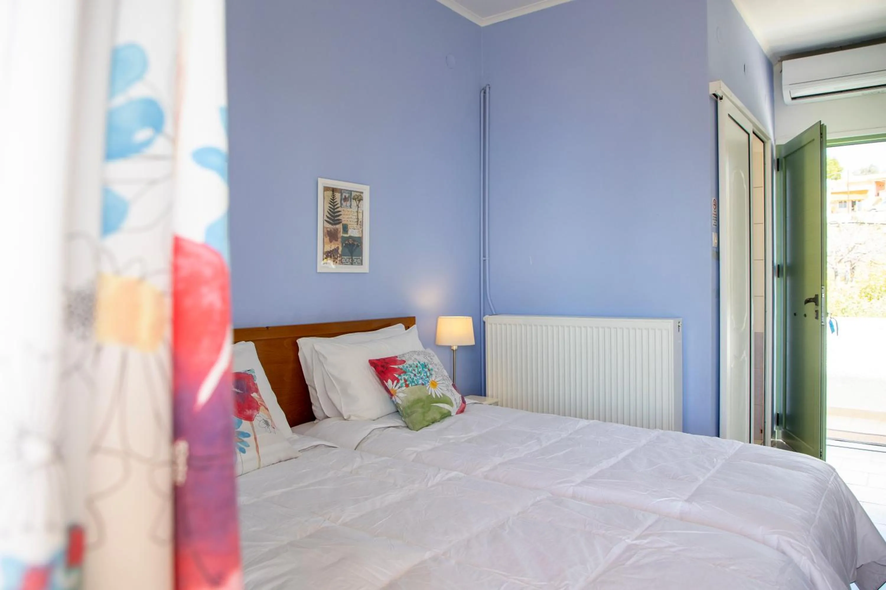 Photo of the whole room, Bed in Stefanie Studios