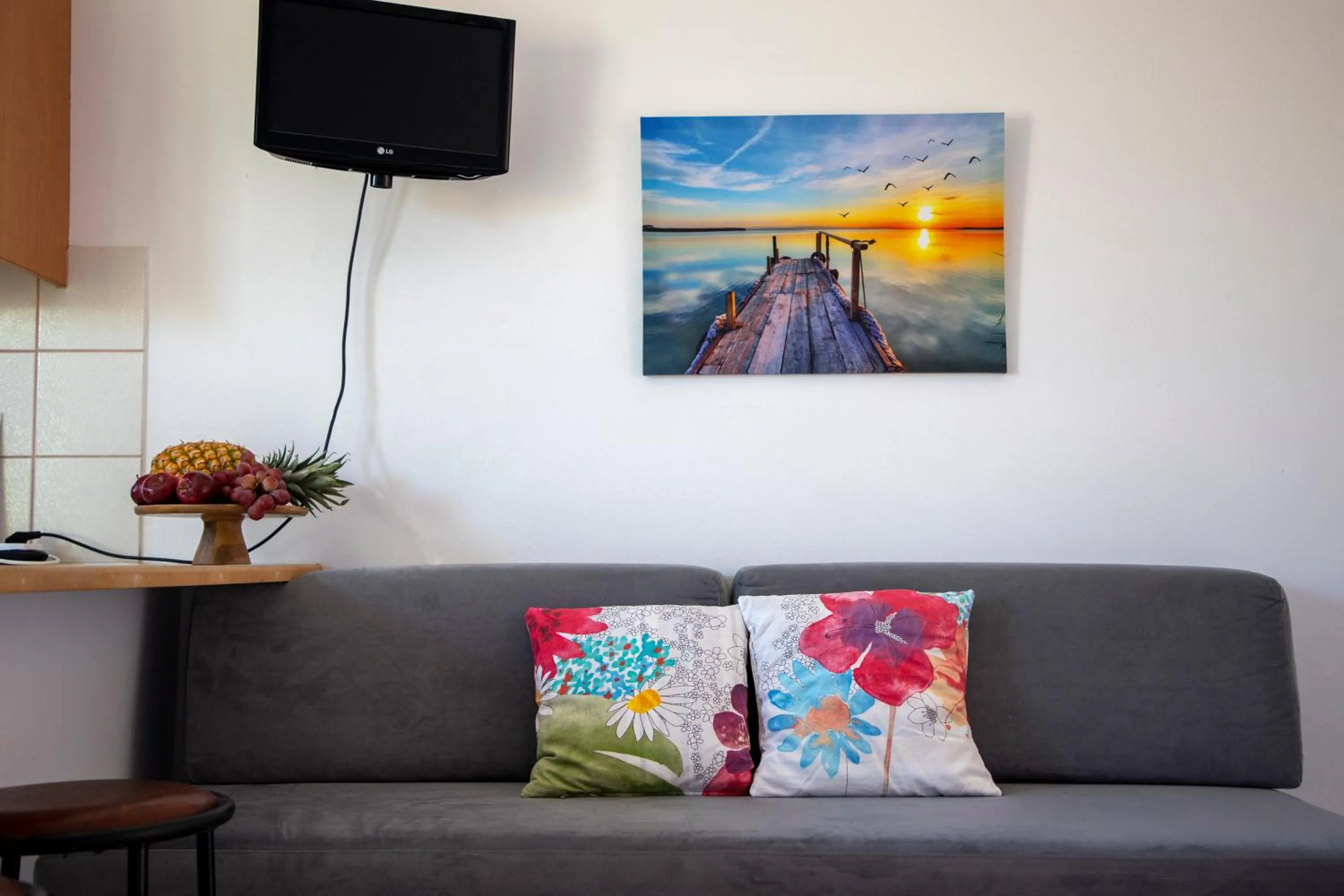 Photo of the whole room in Stefanie Studios