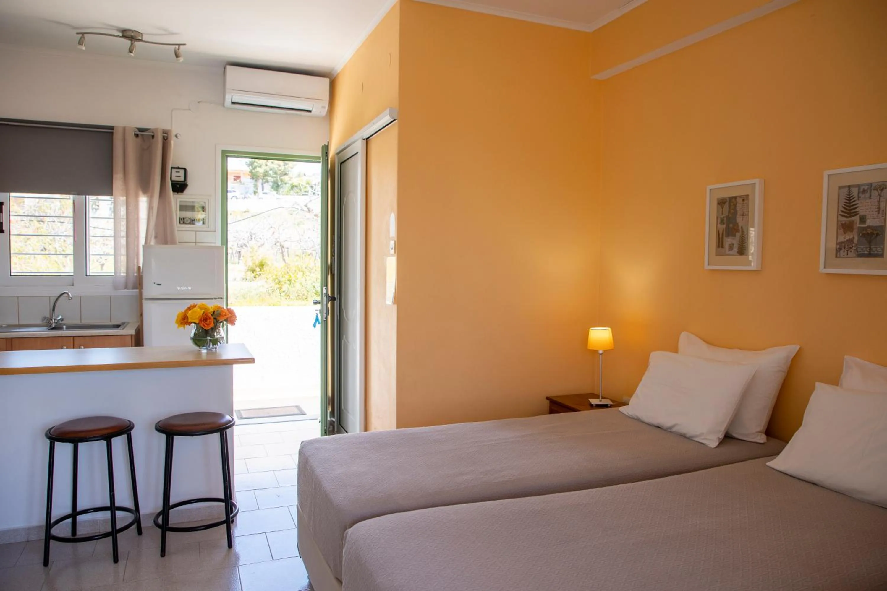 Photo of the whole room, Bed in Stefanie Studios