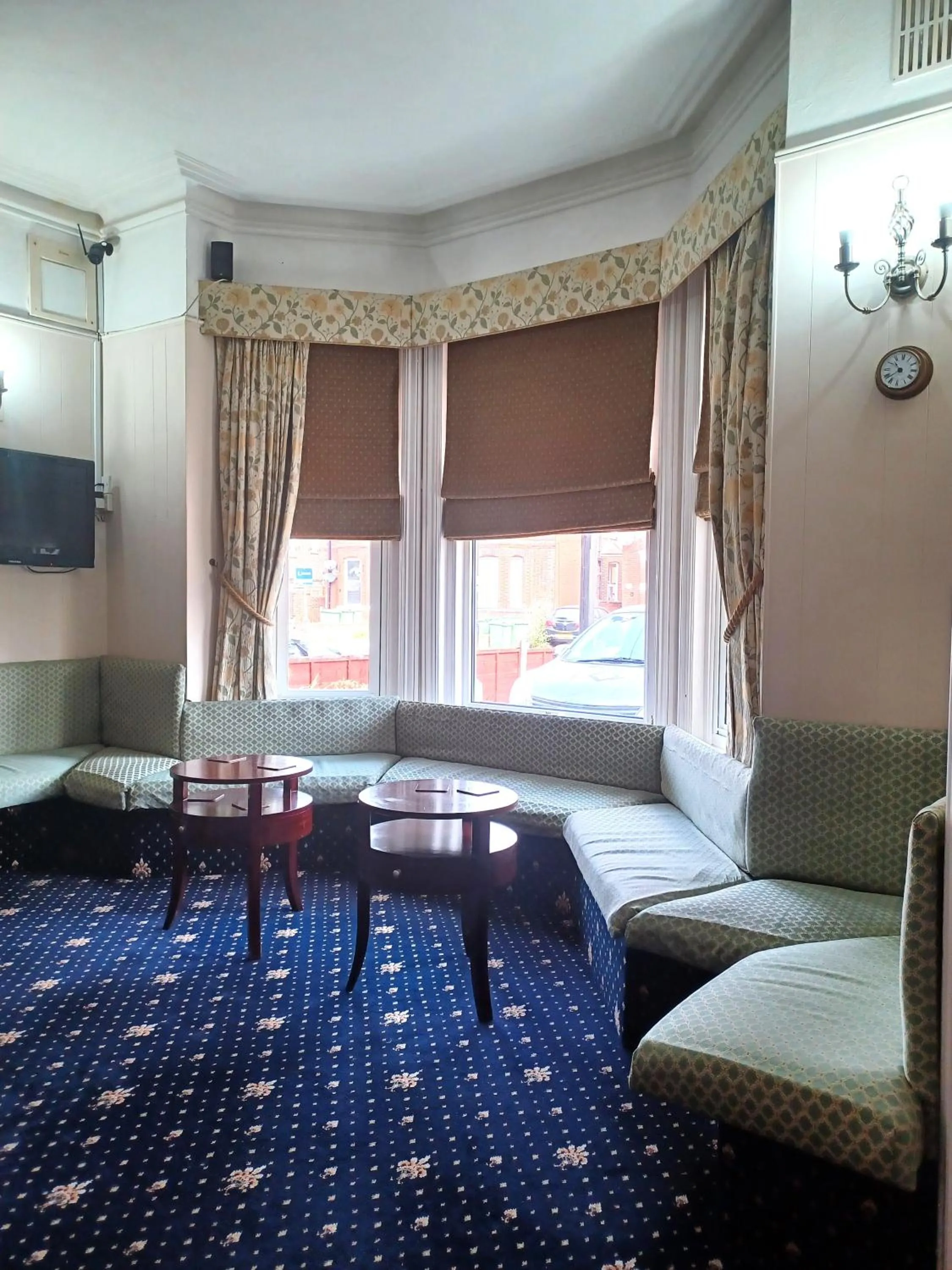 Property building in Hunters Lodge Guest House