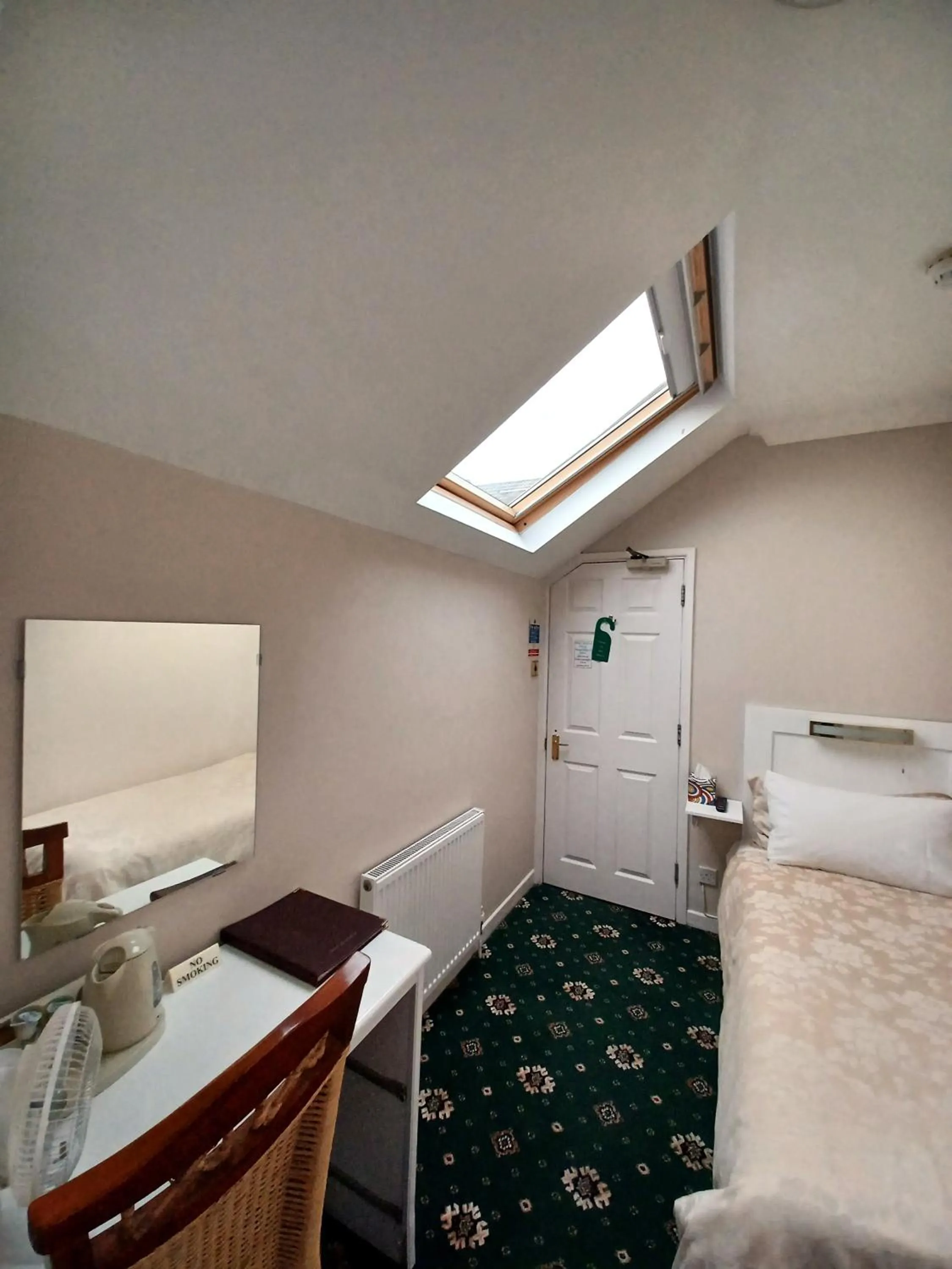 Photo of the whole room, Bed in Hunters Lodge Guest House