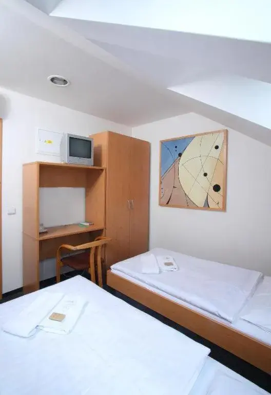 Twin Room in Hotel Rottal Twin Room in Hotel Rottal