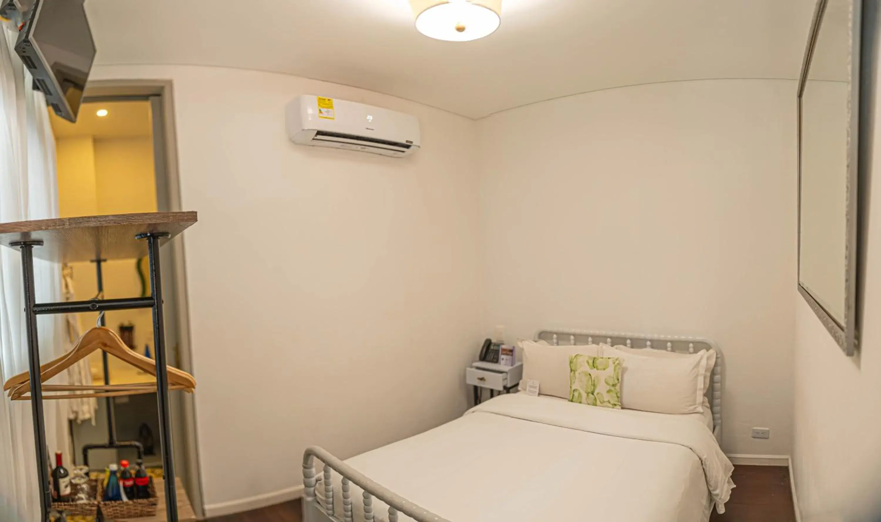 Basic Double Room - single occupancy in Hotel Monaguillo de Getsemaní Basic Double Room - single occupancy in Hotel Monaguillo de Getsemaní