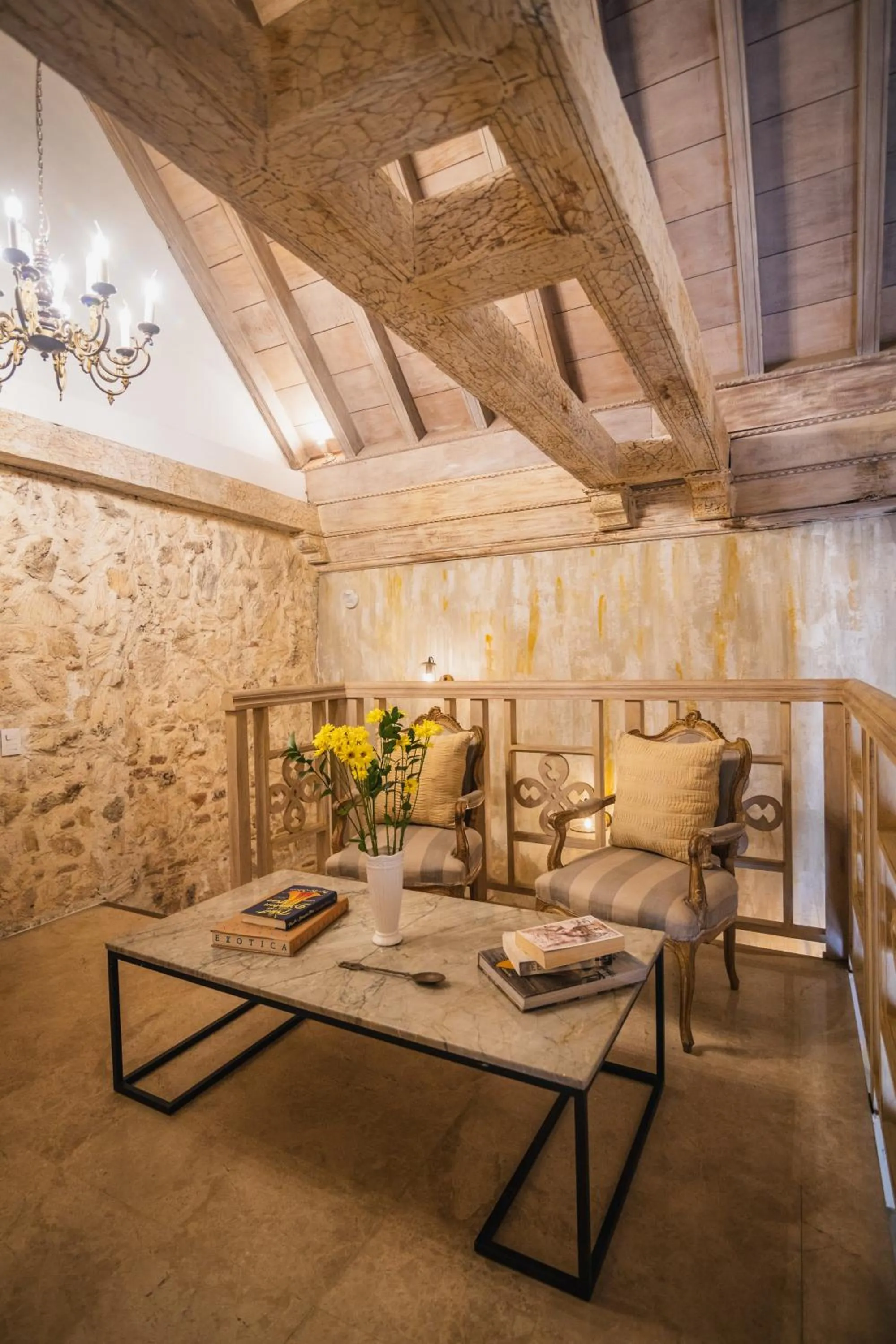 Seating area in Hotel Monaguillo de Getsemaní