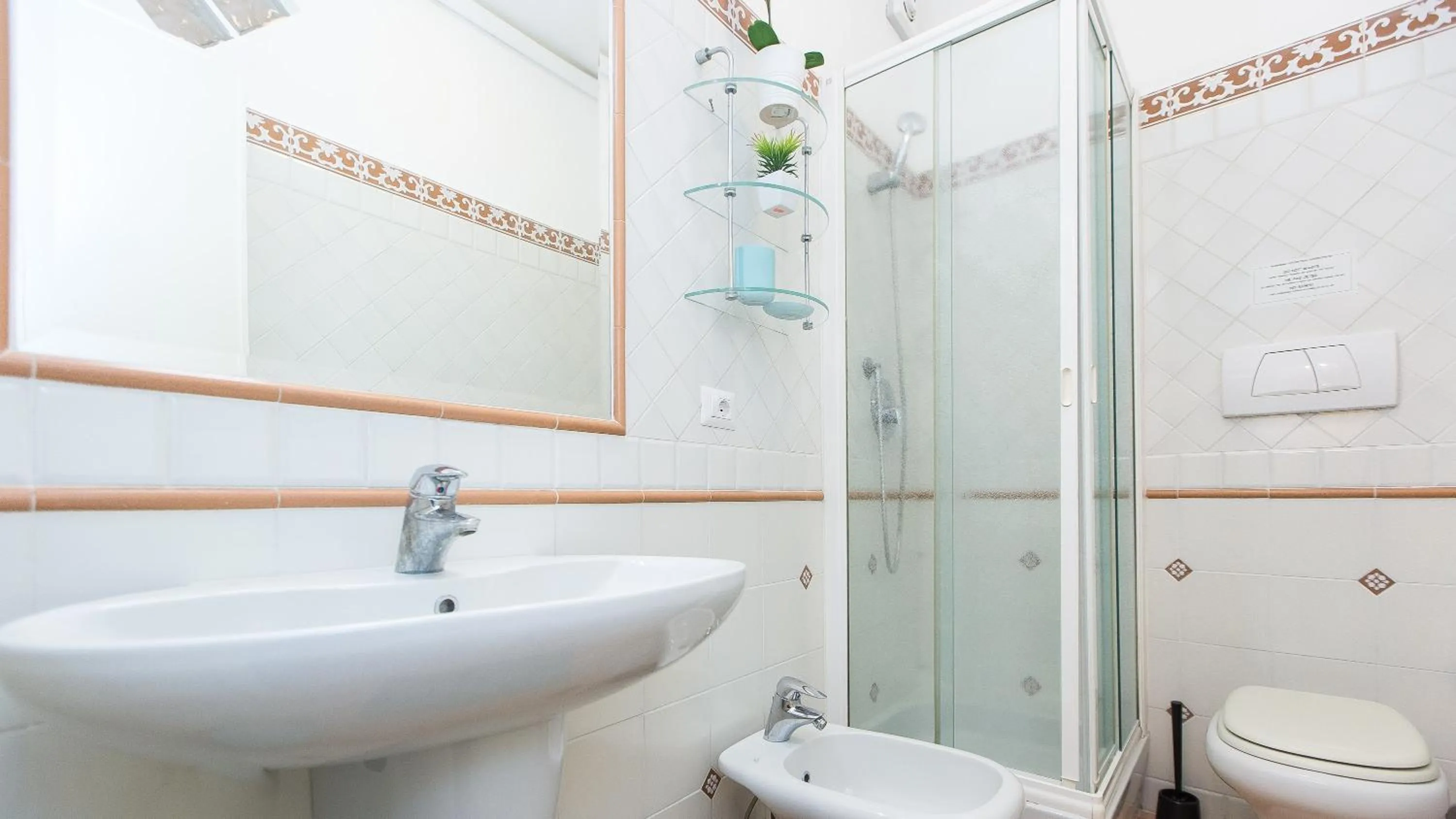 Shower in Rental in Rome Panieri Terrace