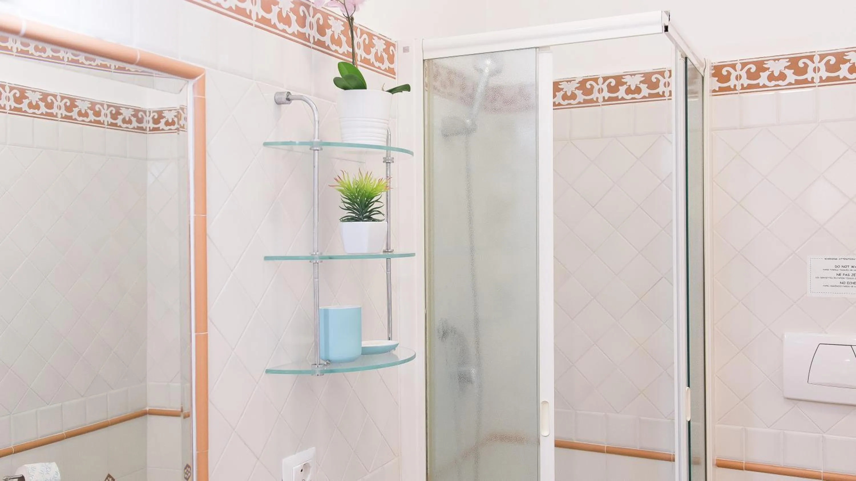 Shower in Rental in Rome Panieri Terrace