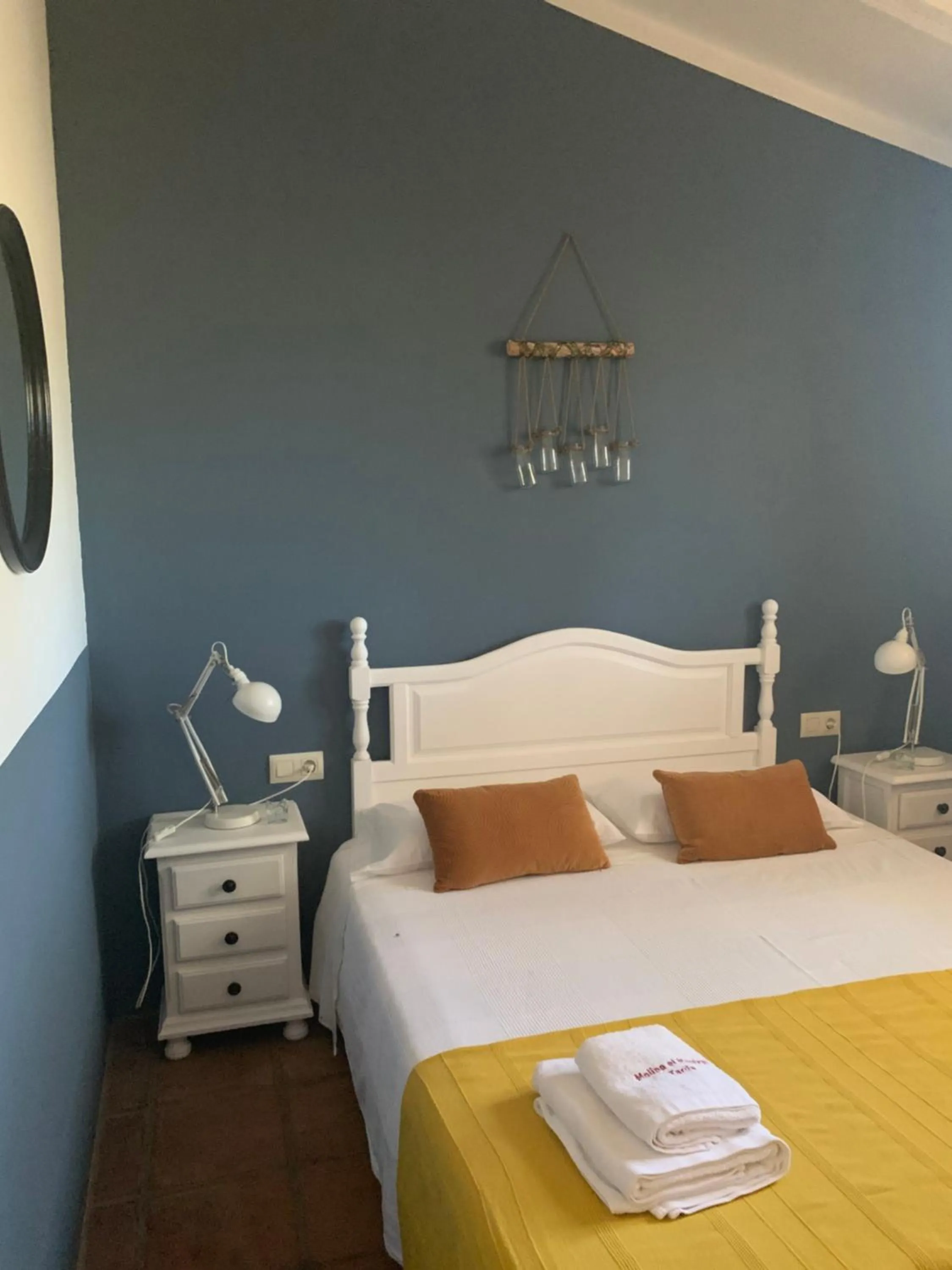 Photo of the whole room, Bed in Molino El Mastral