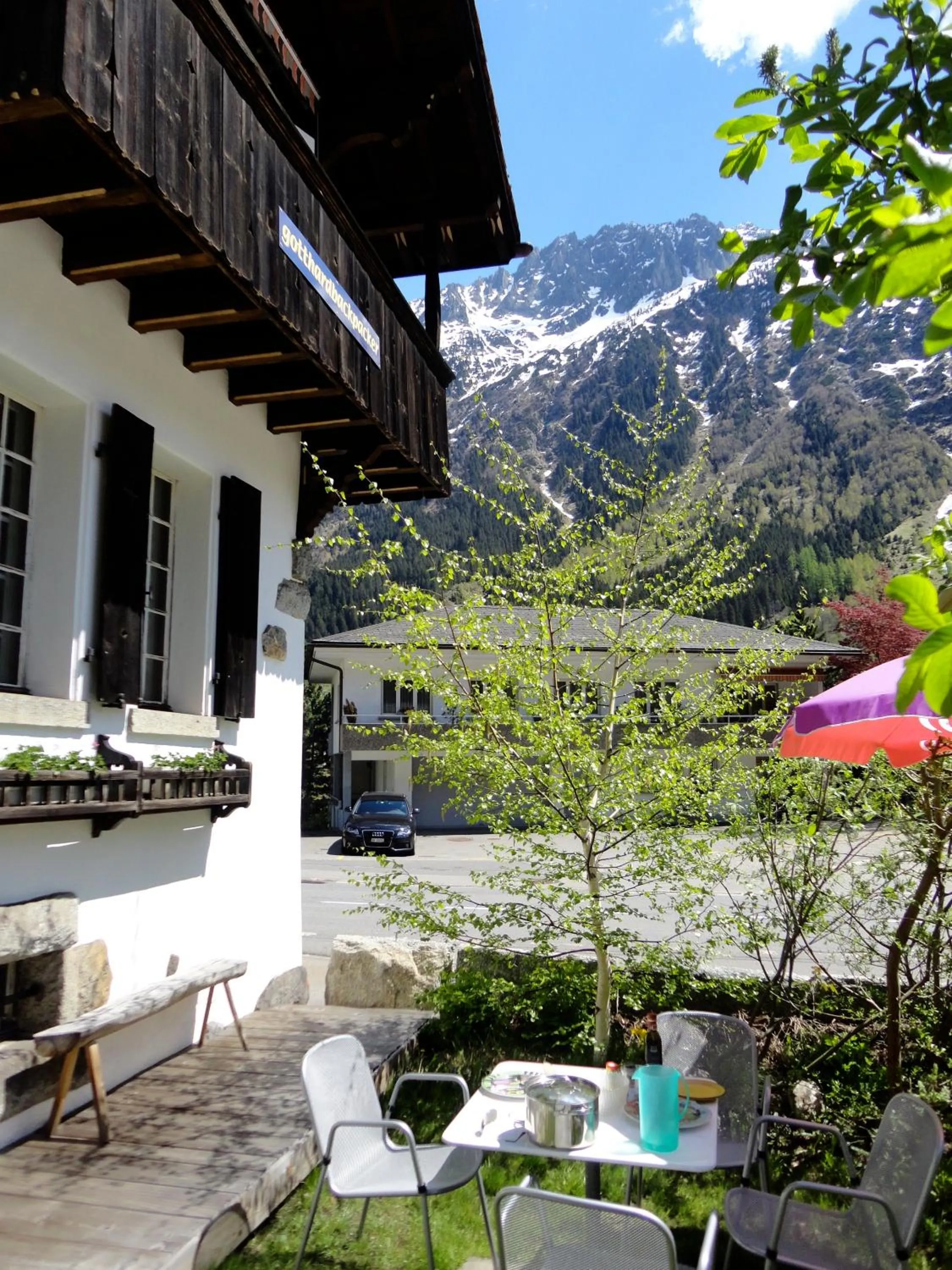 Garden in Gotthard Backpacker
