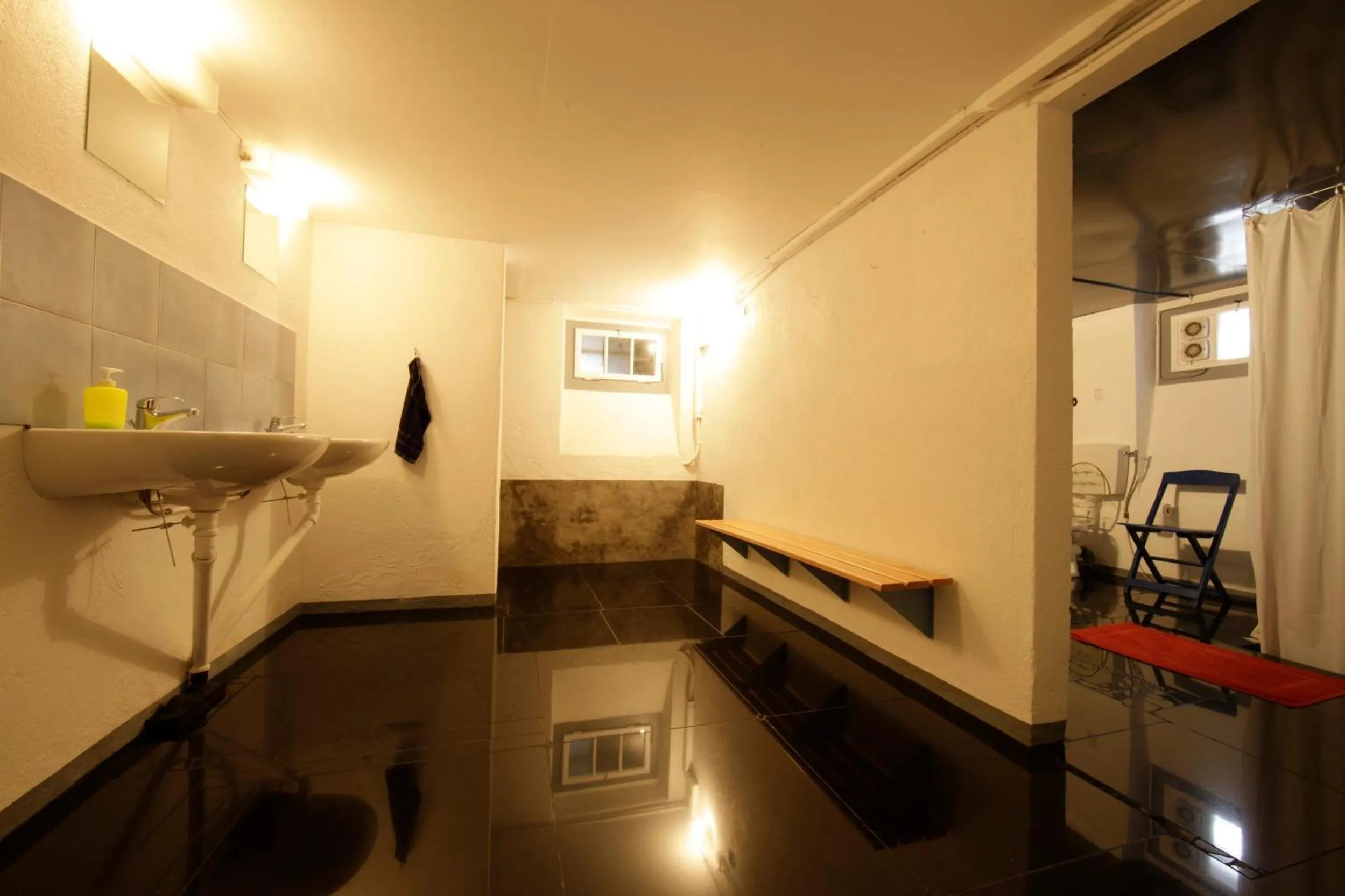 Shower in Gotthard Backpacker