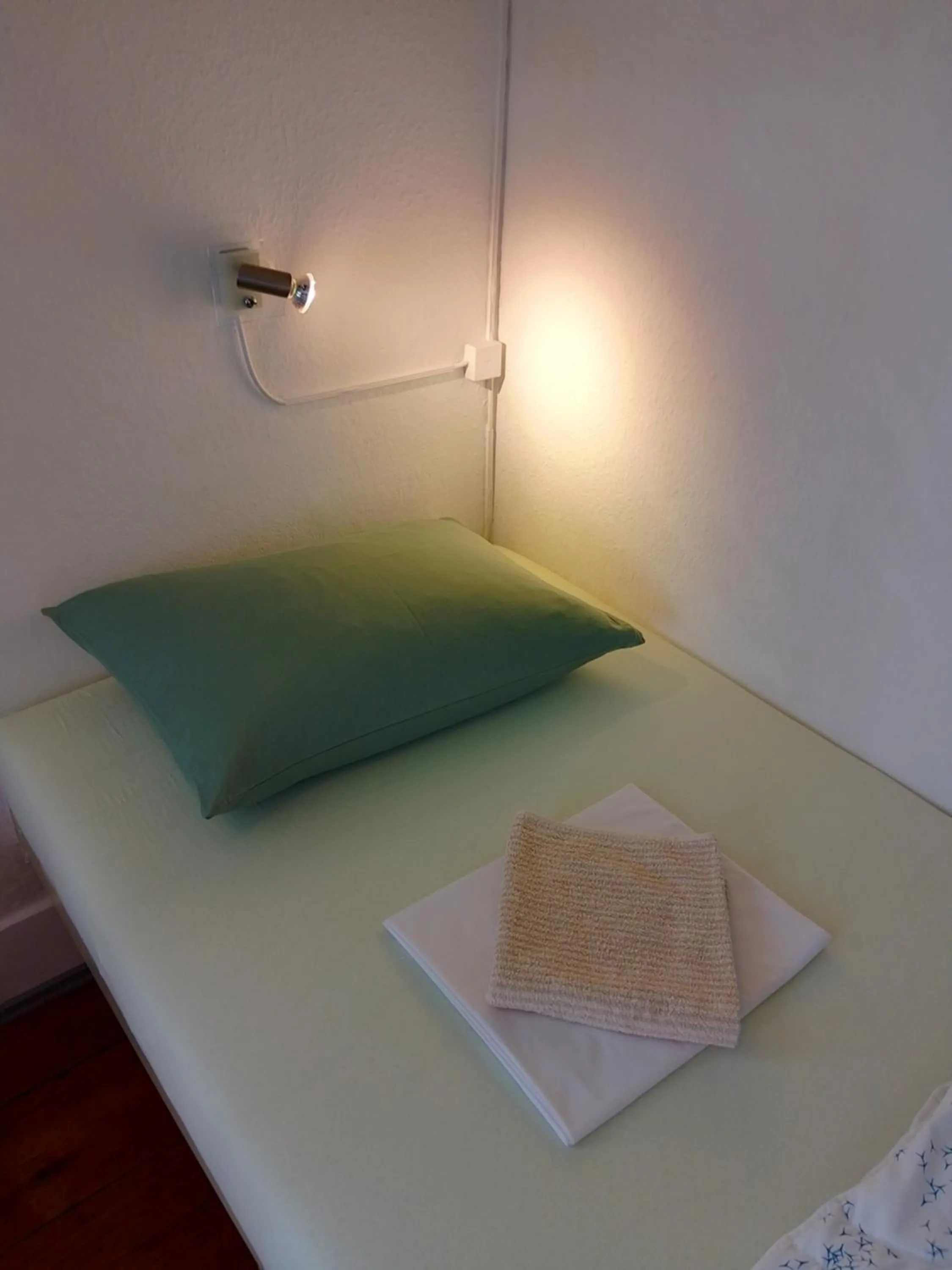 Bedroom, Bed in Gotthard Backpacker