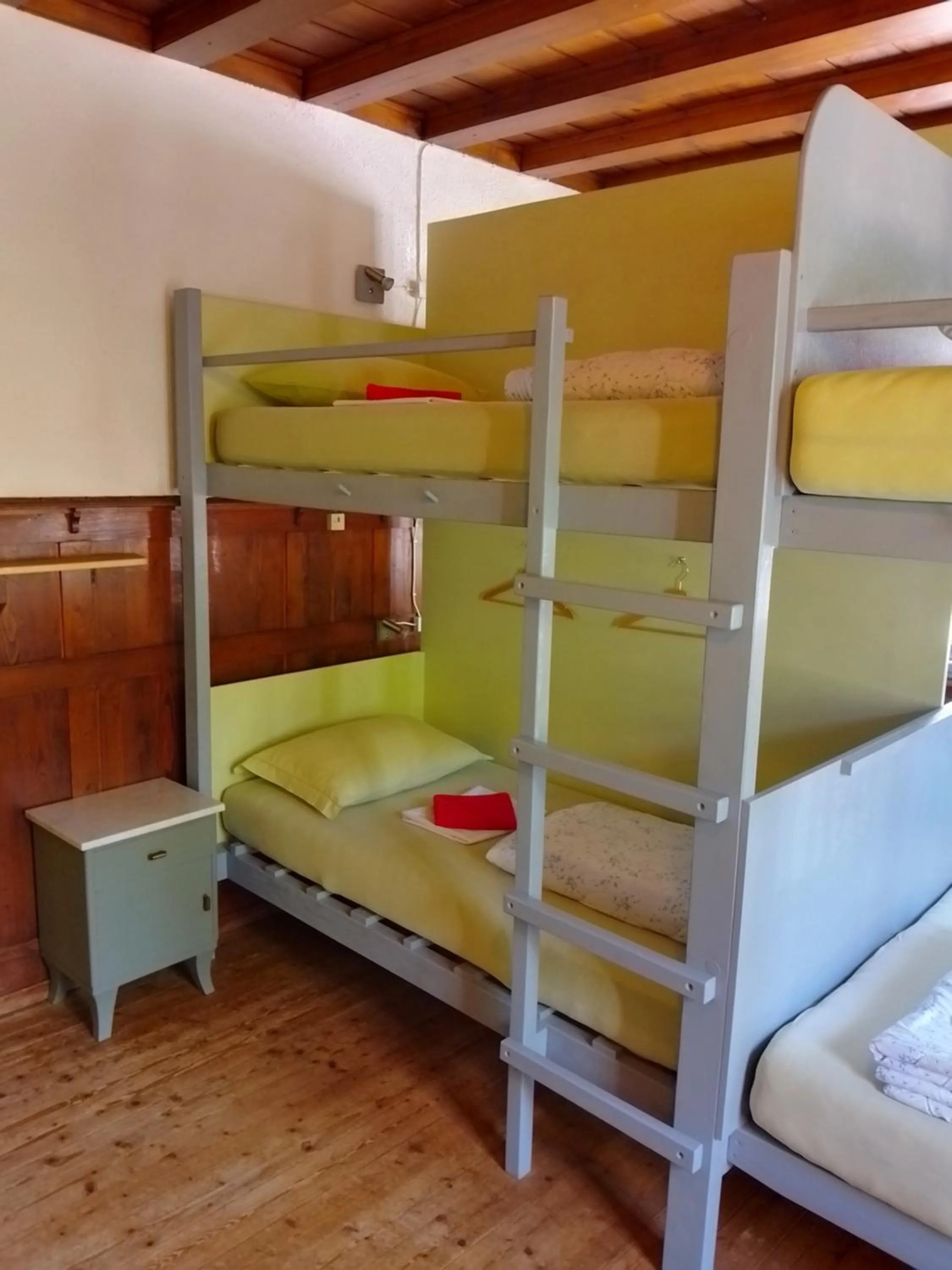 Bedroom, Bed in Gotthard Backpacker