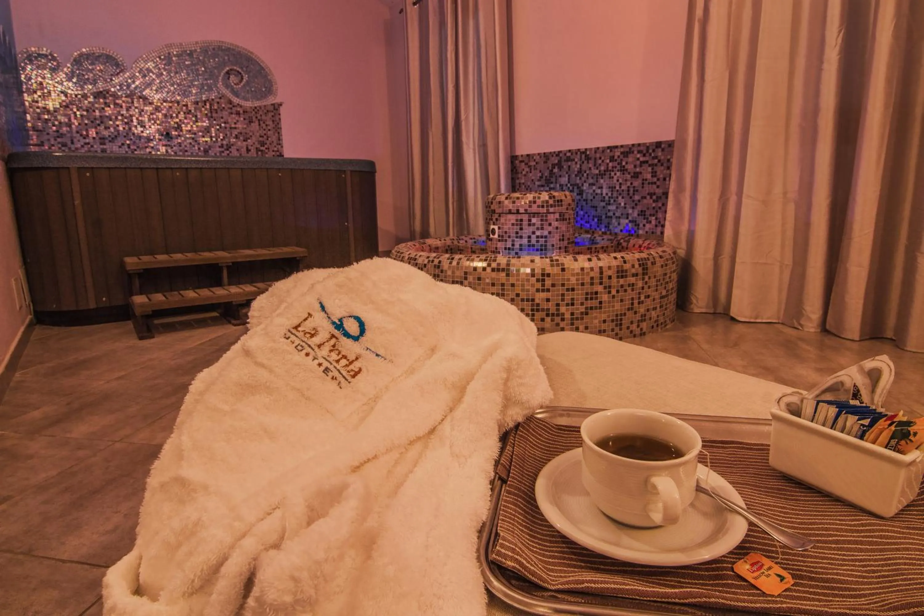 Spa and wellness centre/facilities, Bed in Hotel La Perla