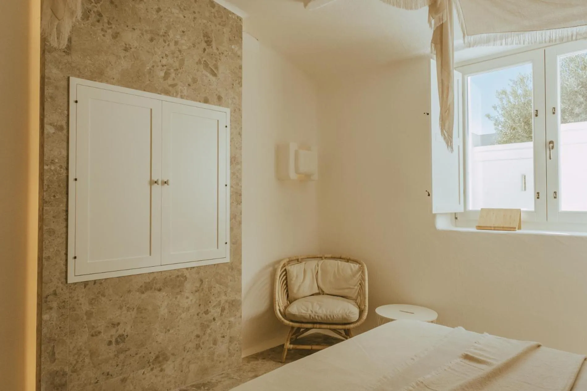 Decorative detail, Bed in Masseria Borgo Ritella