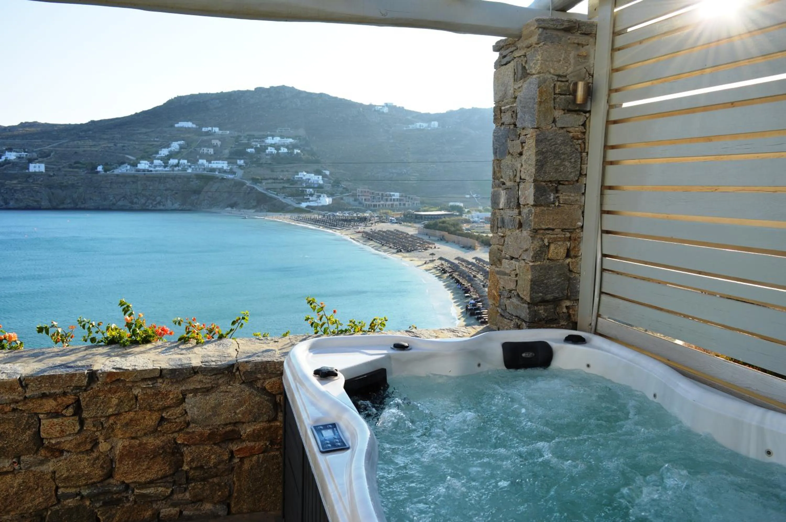 Hot Tub in Sea Side Studios & Houses