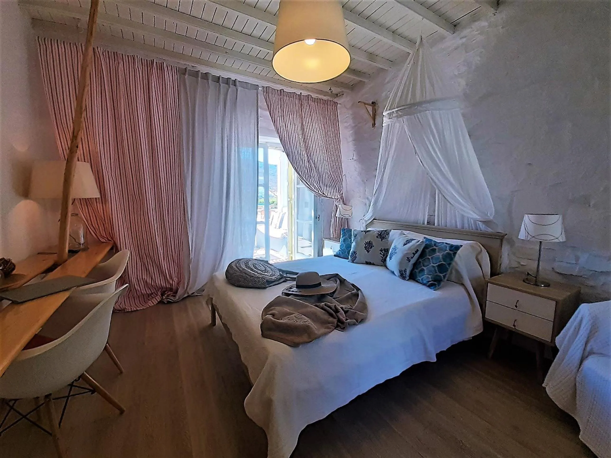 Photo of the whole room, Bed in Sea Side Studios & Houses