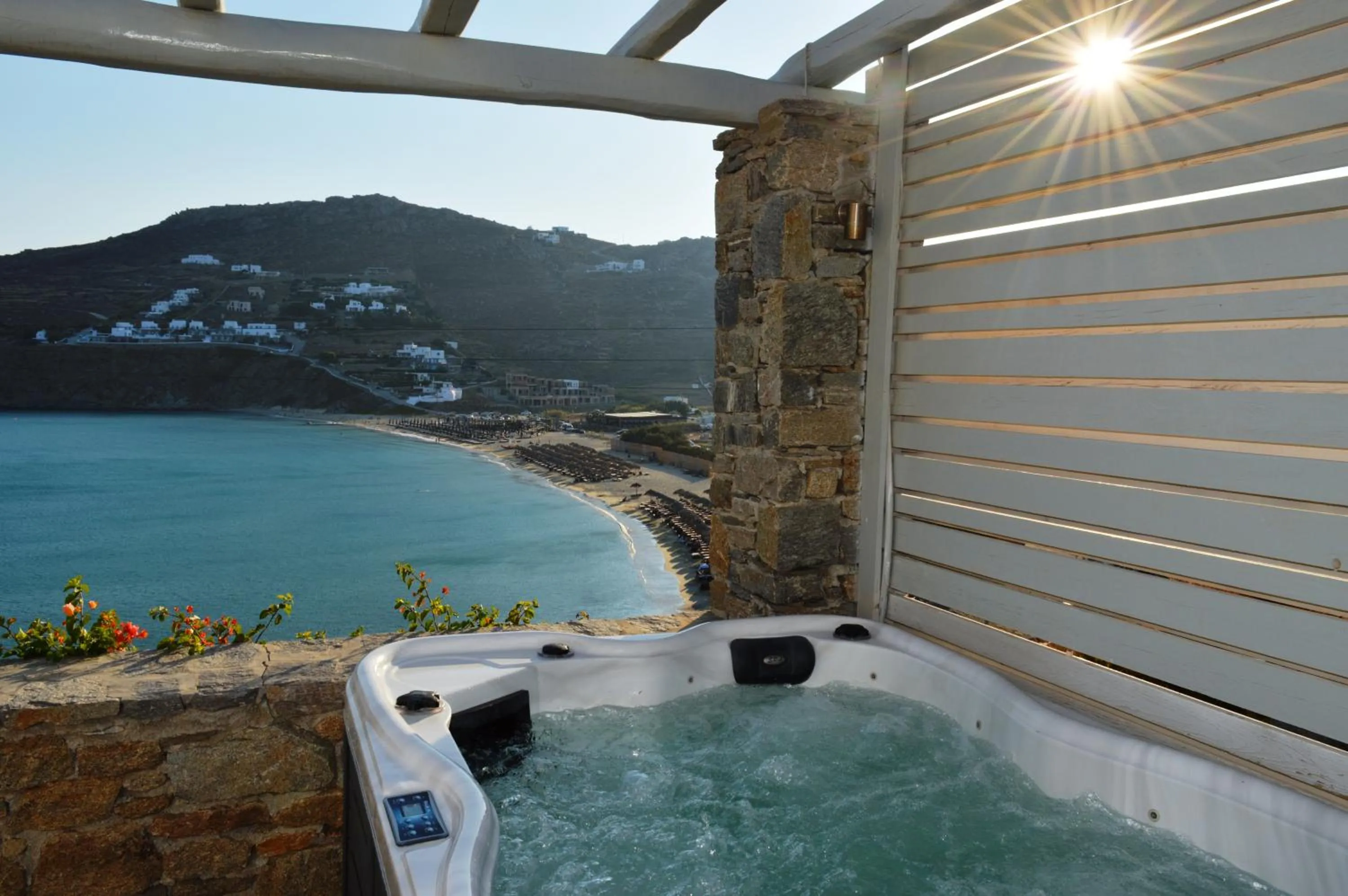 Hot Tub in Sea Side Studios & Houses