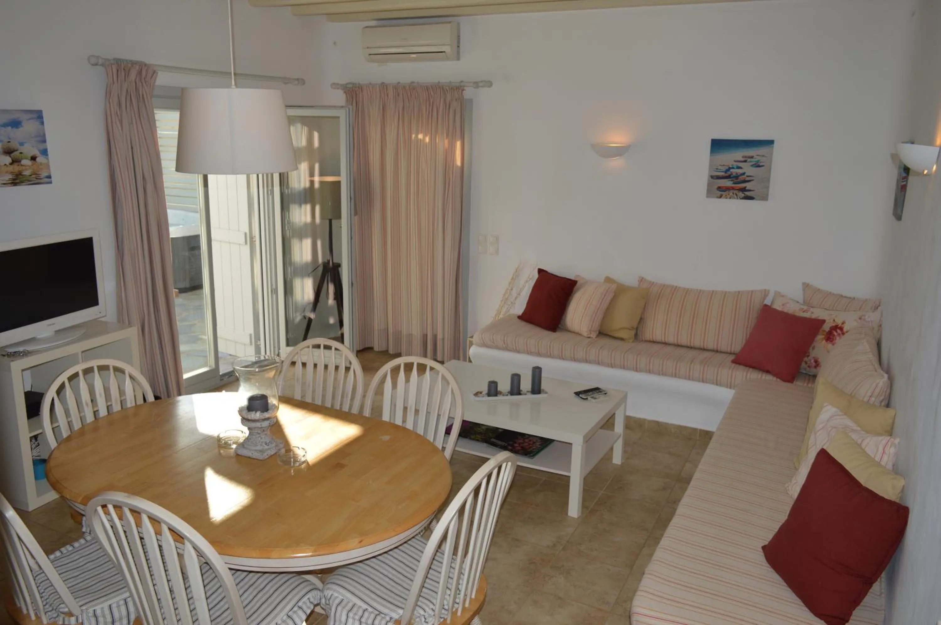 TV and multimedia in Sea Side Studios & Houses