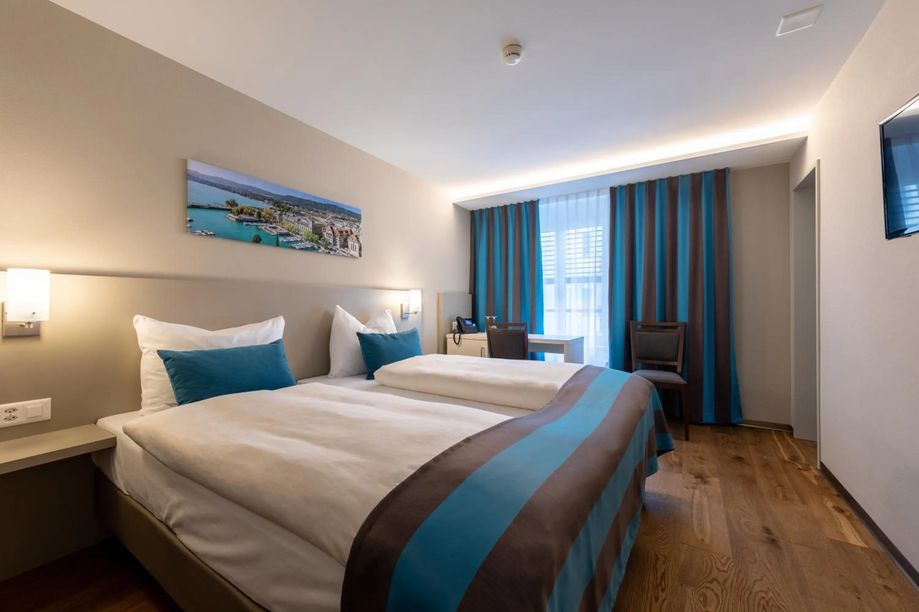 Photo of the whole room, Bed in Trip Inn Zurich Hotel