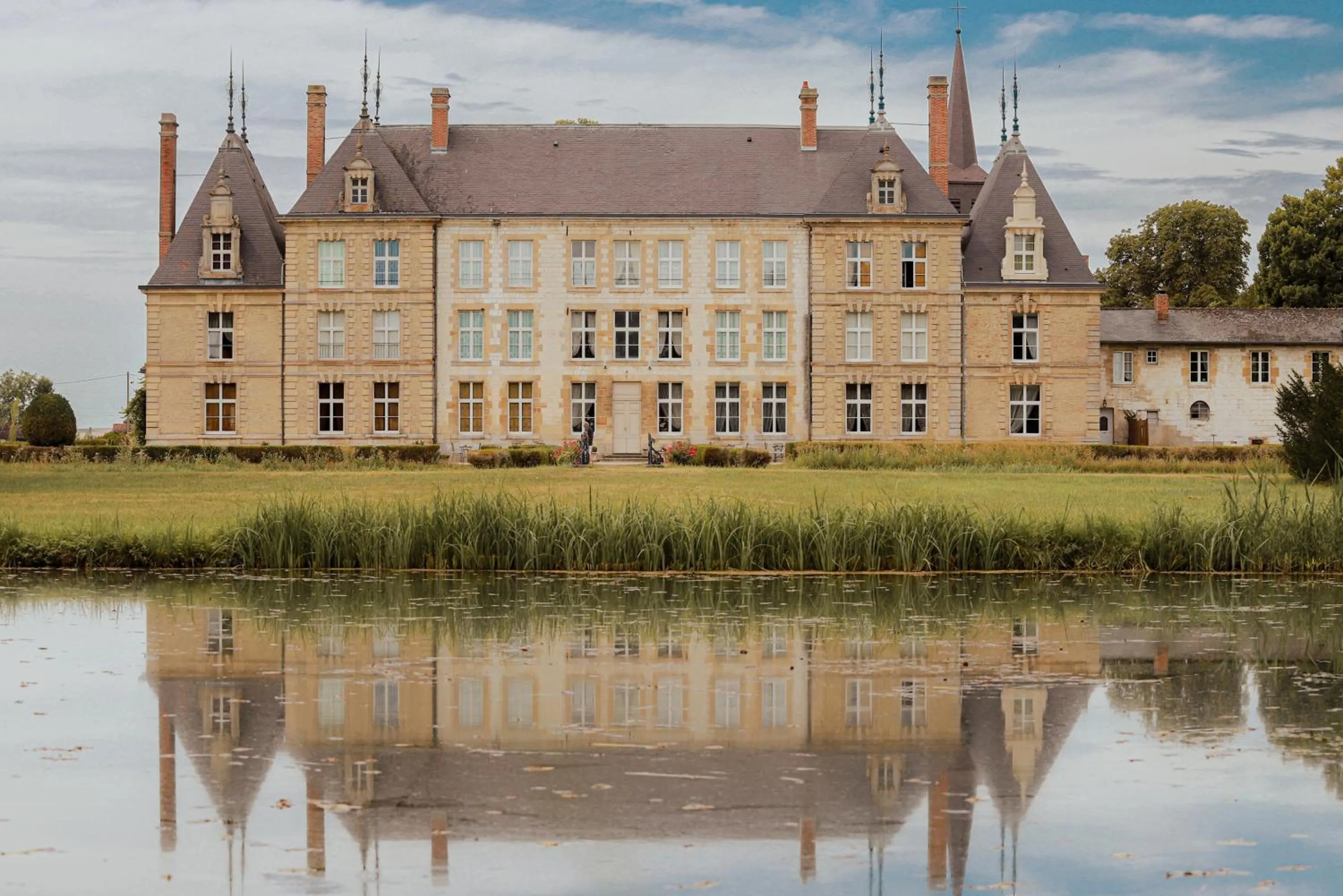 Property building in Château de Vitry-la-Ville