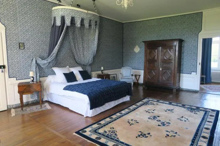 Bed in Château de Vitry-la-Ville