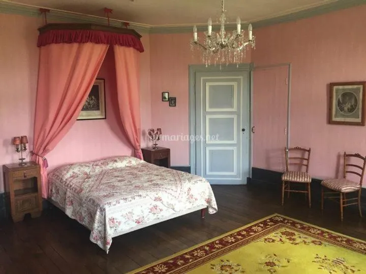 Bed in Château de Vitry-la-Ville