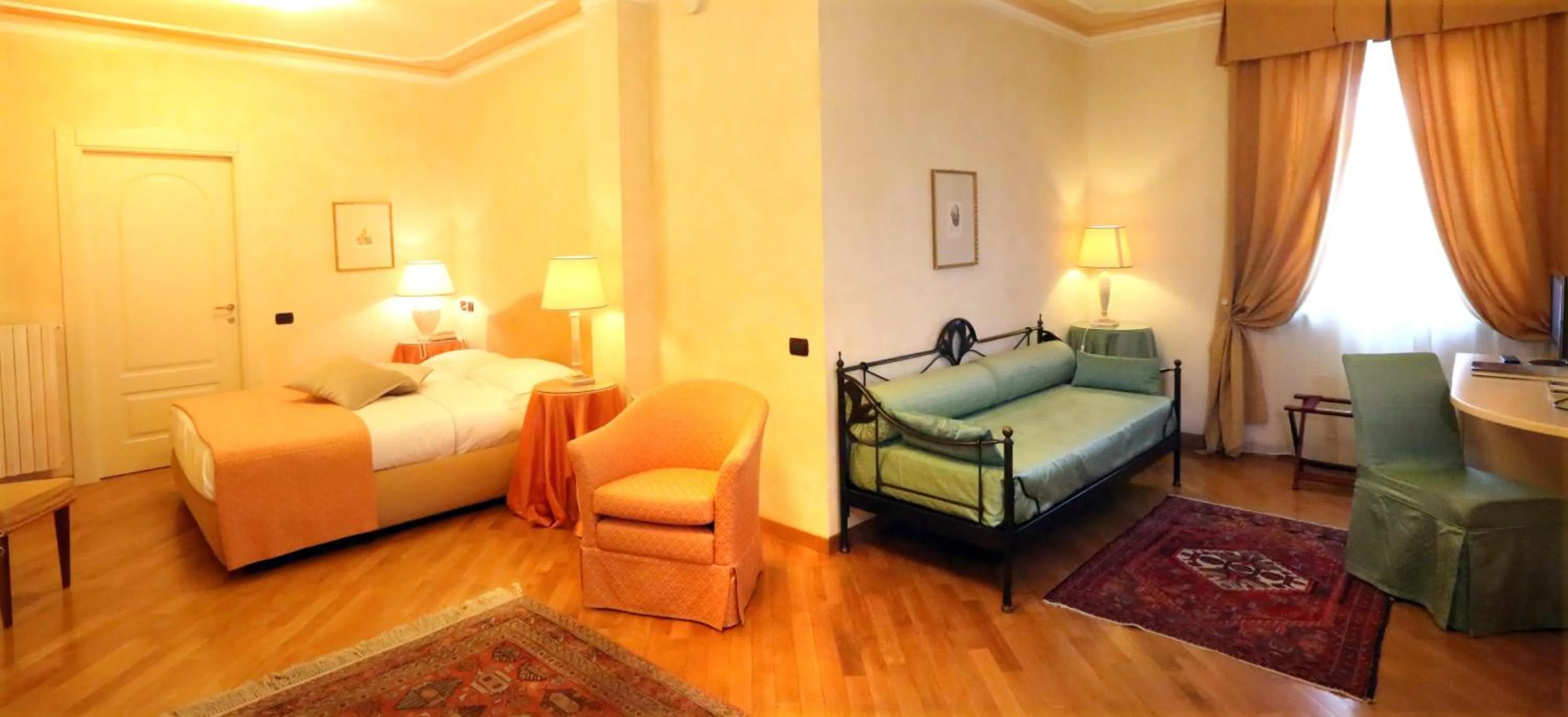Bed in Albergo Castiglione Langhe