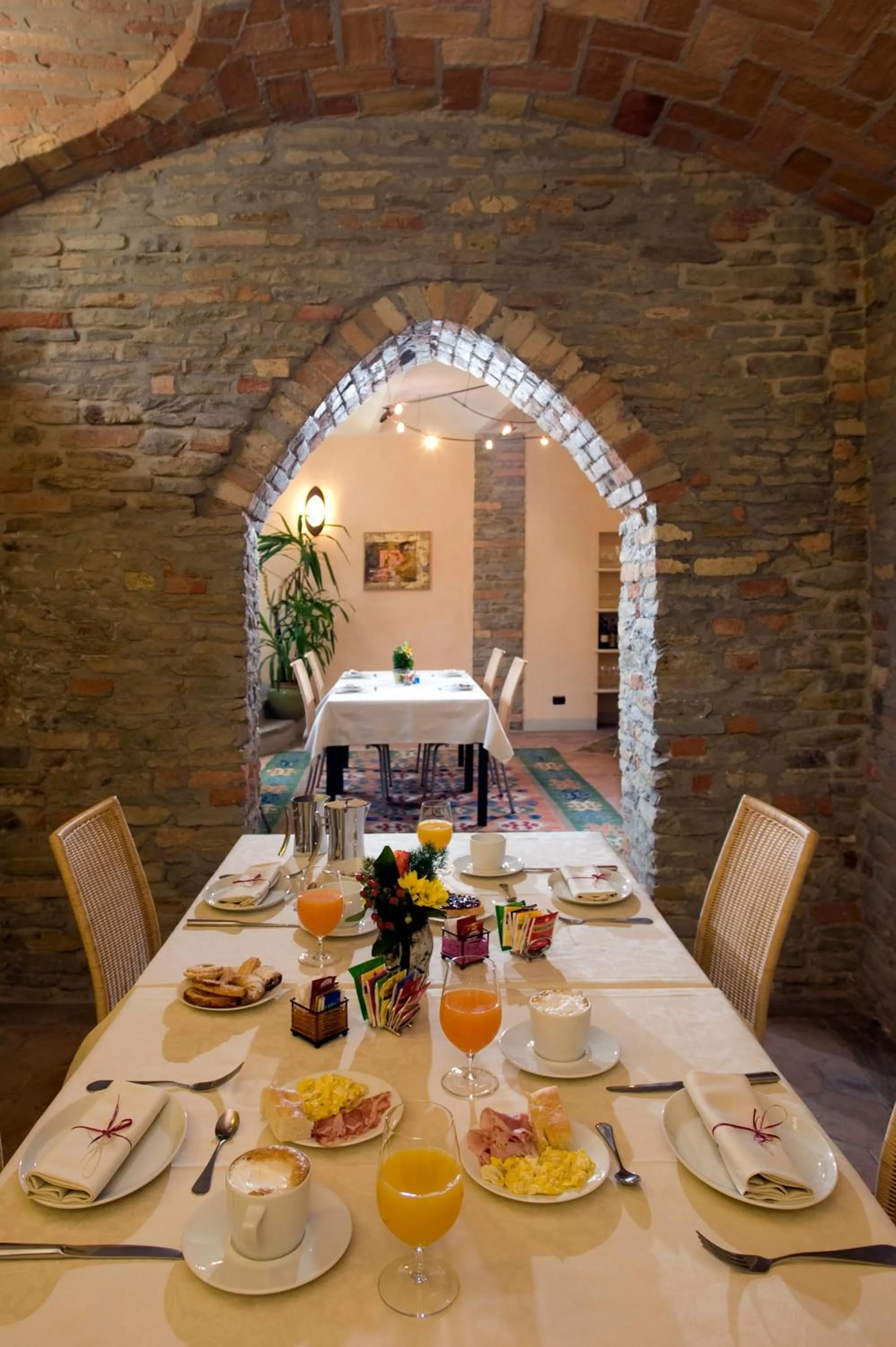 Restaurant/places to eat in Albergo Castiglione Langhe