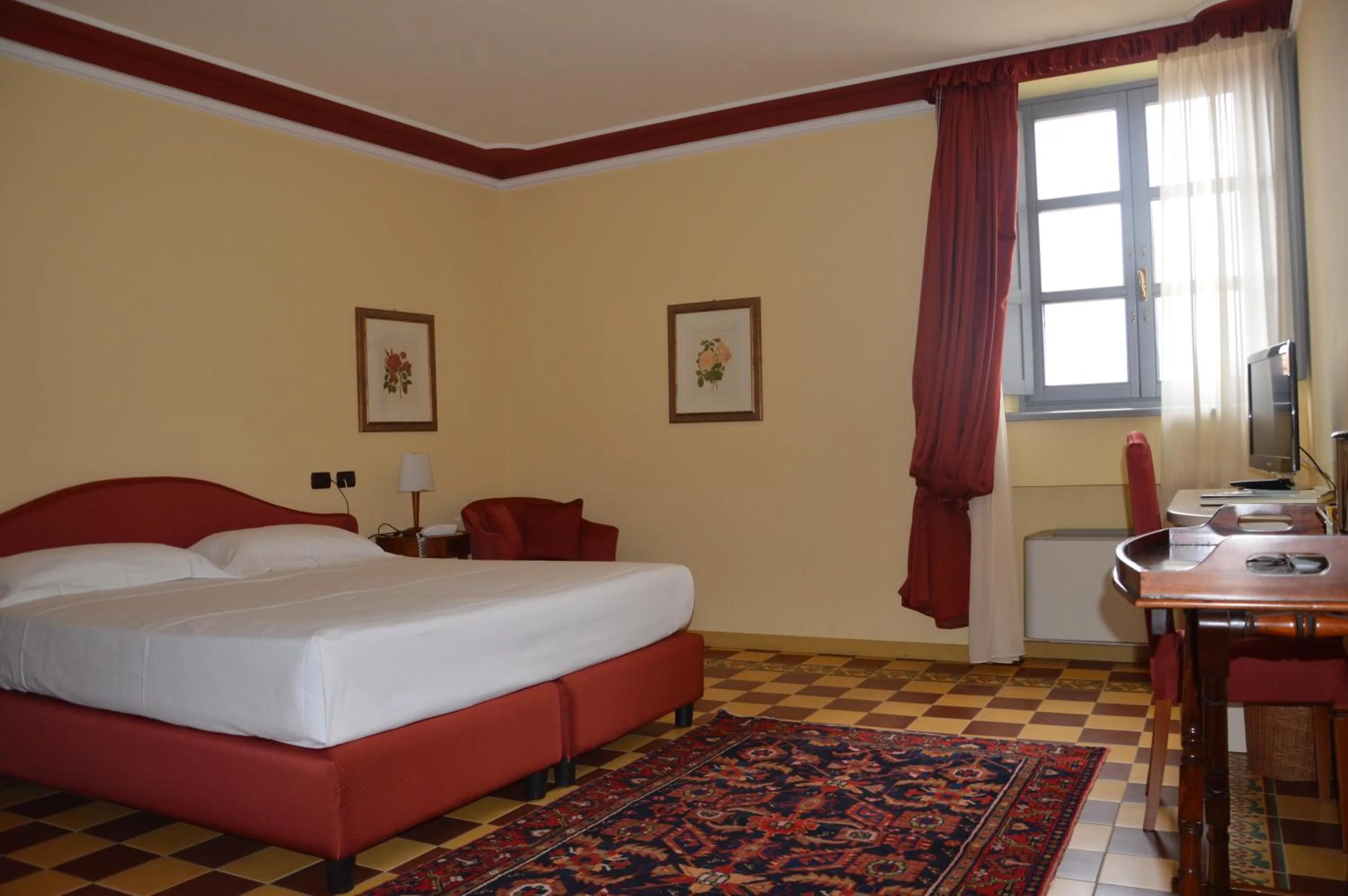 Bed in Albergo Castiglione Langhe