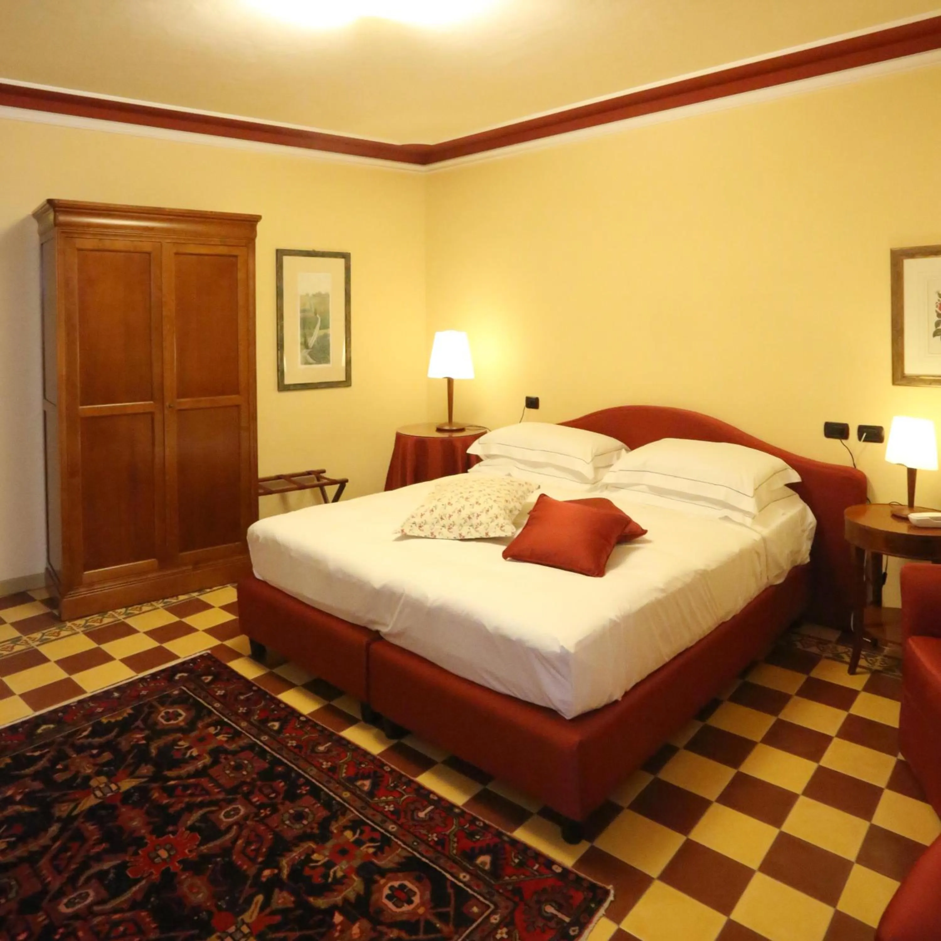 Bed in Albergo Castiglione Langhe