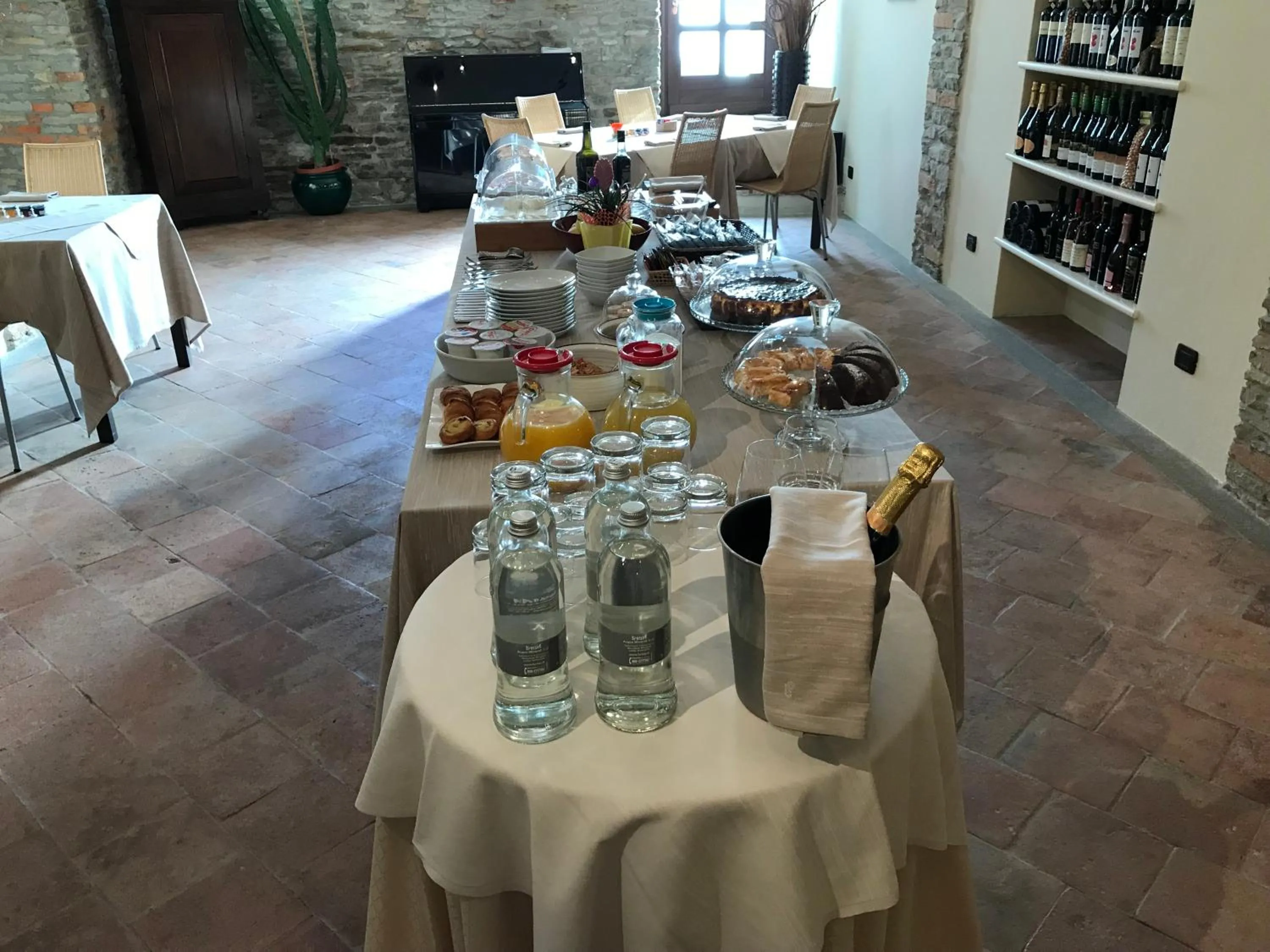 Restaurant/places to eat in Albergo Castiglione Langhe