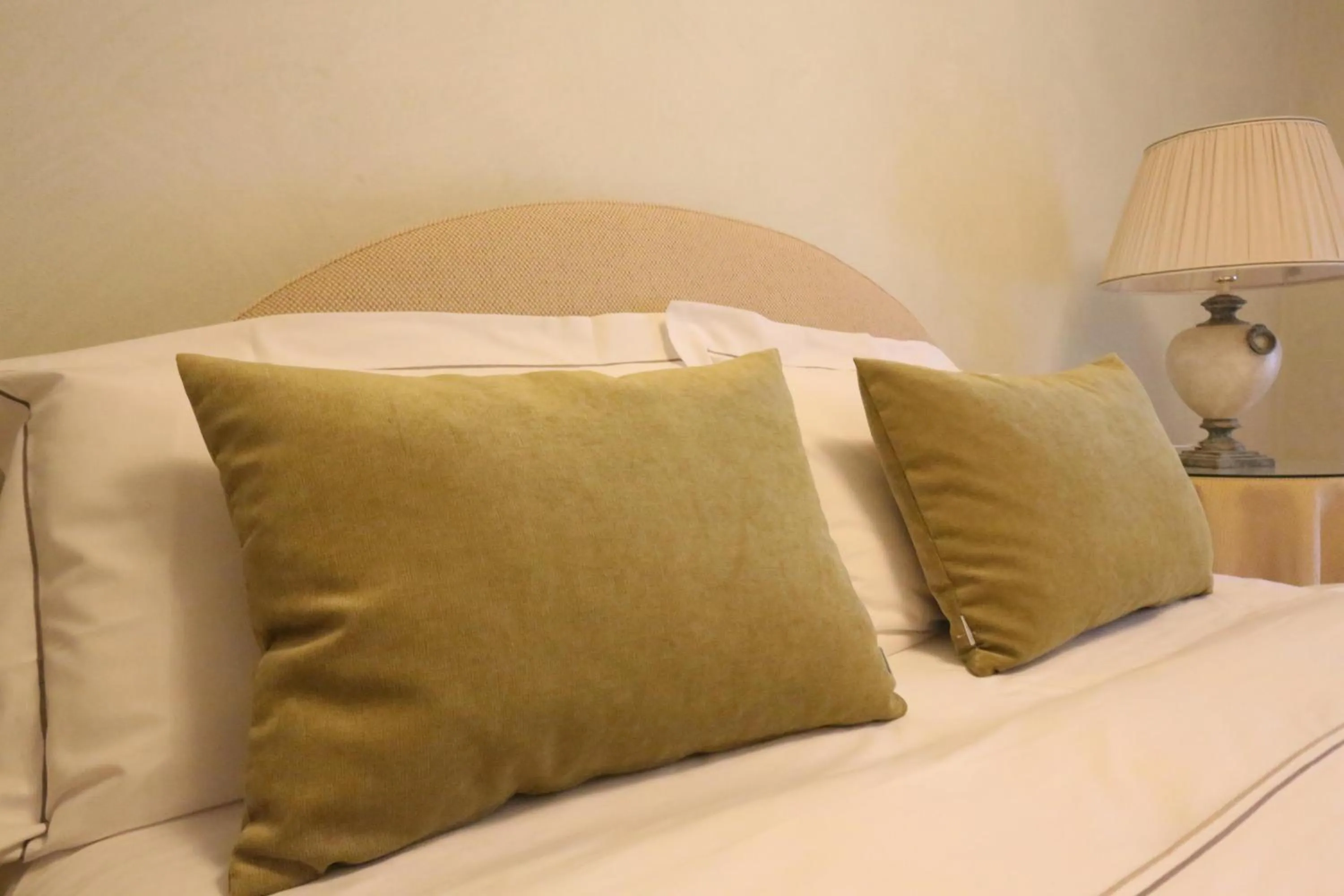 Bed in Albergo Castiglione Langhe