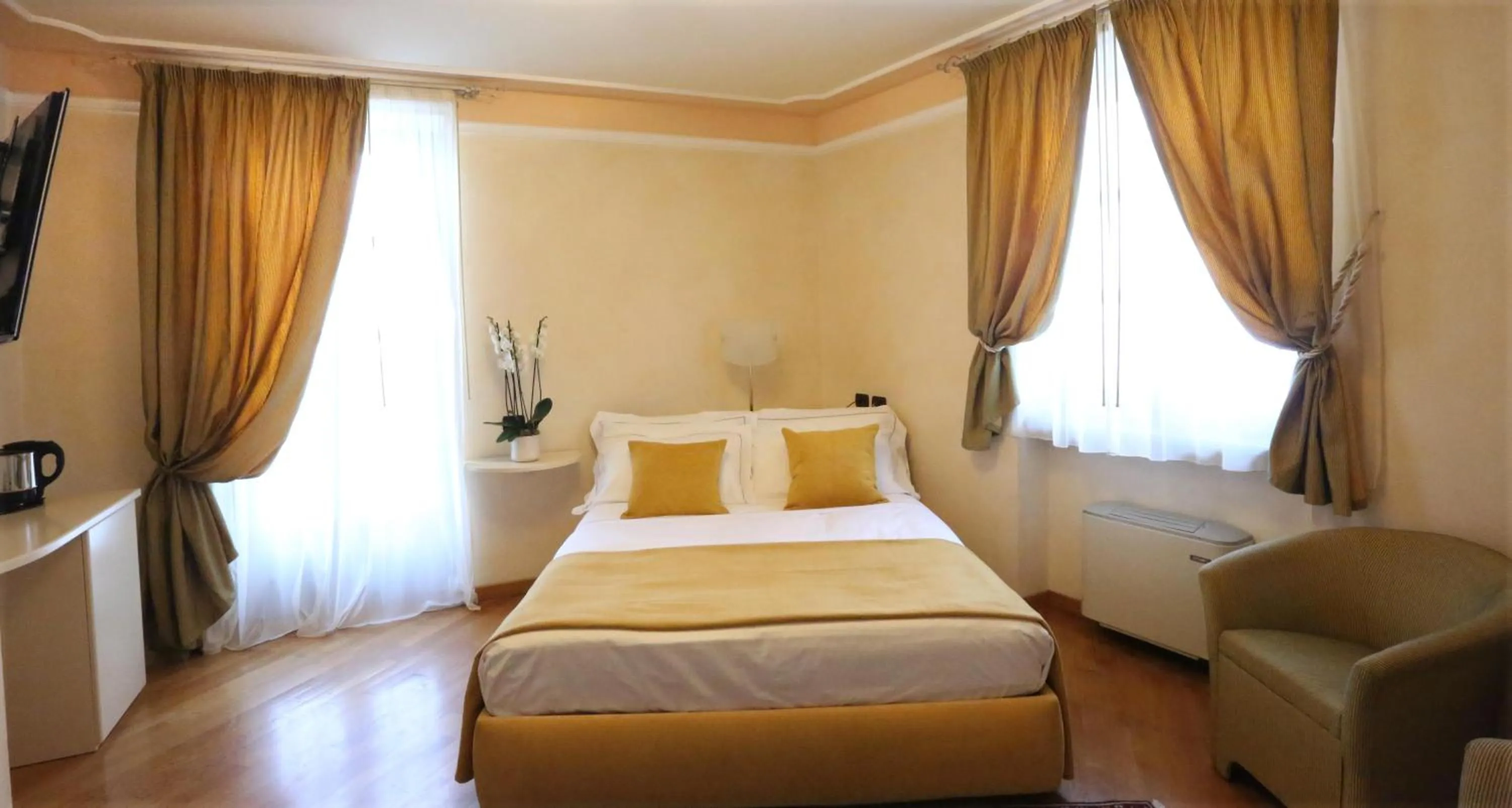 Bed in Albergo Castiglione Langhe