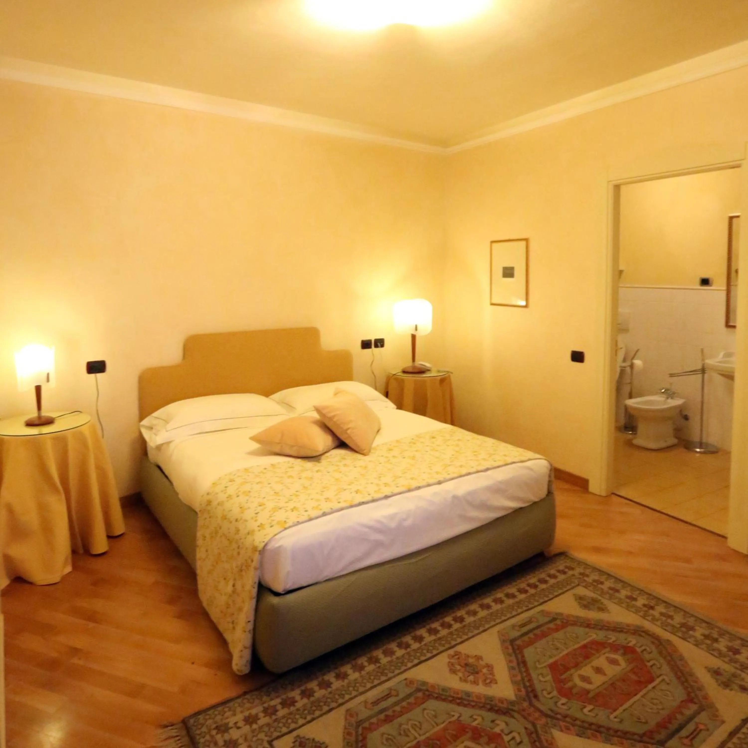 Bed in Albergo Castiglione Langhe