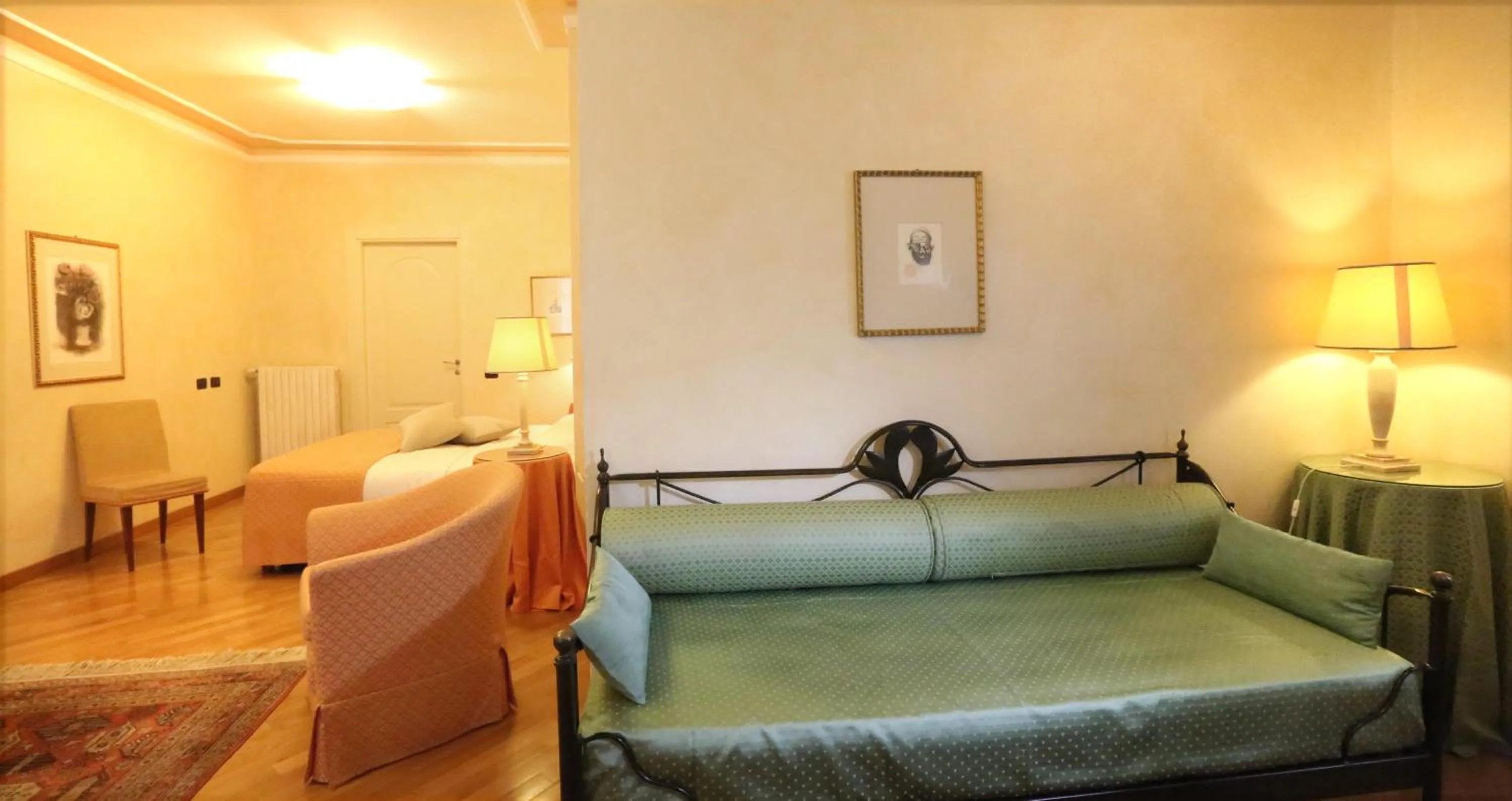 Bed in Albergo Castiglione Langhe