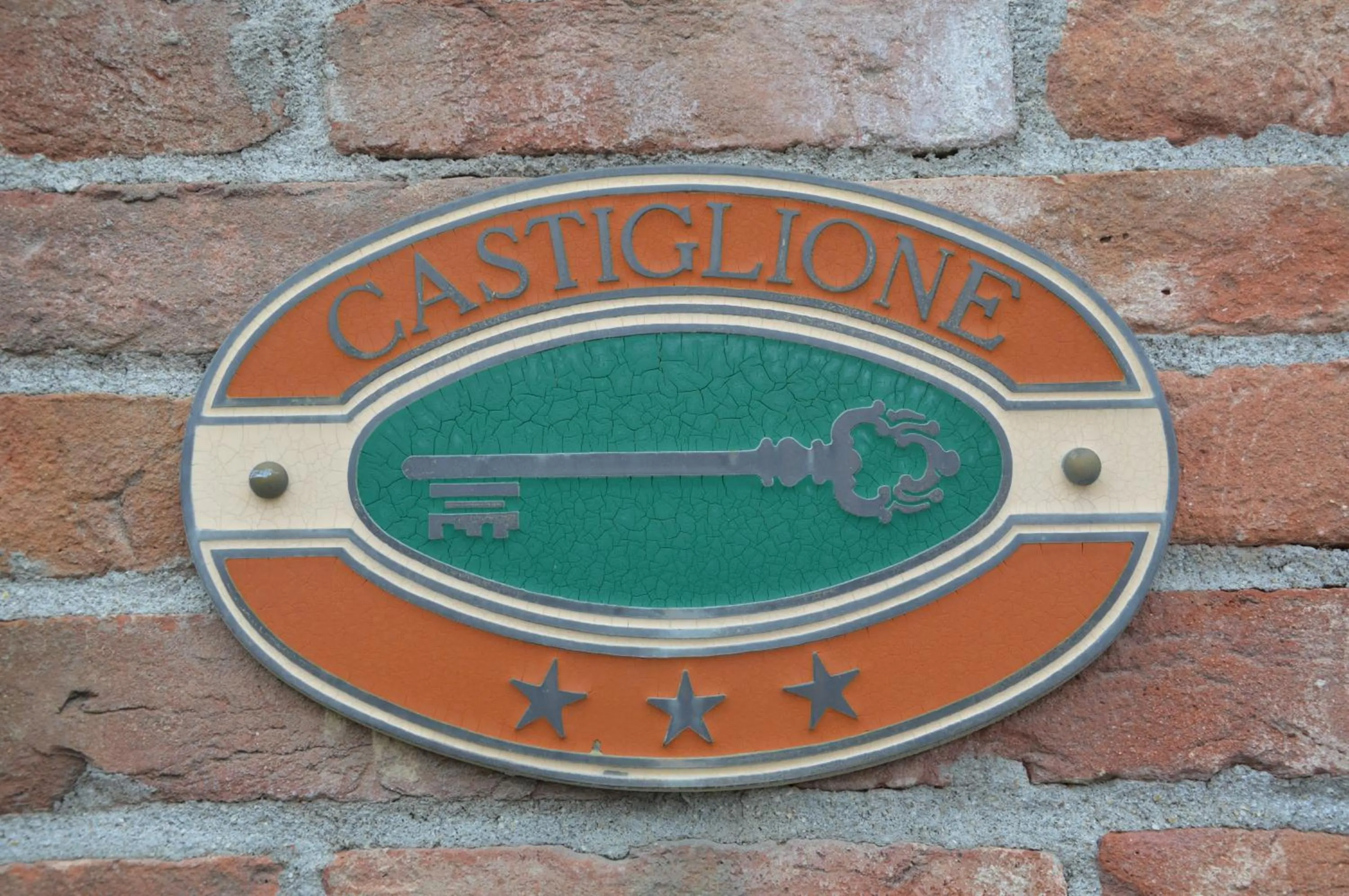 Property building in Albergo Castiglione Langhe