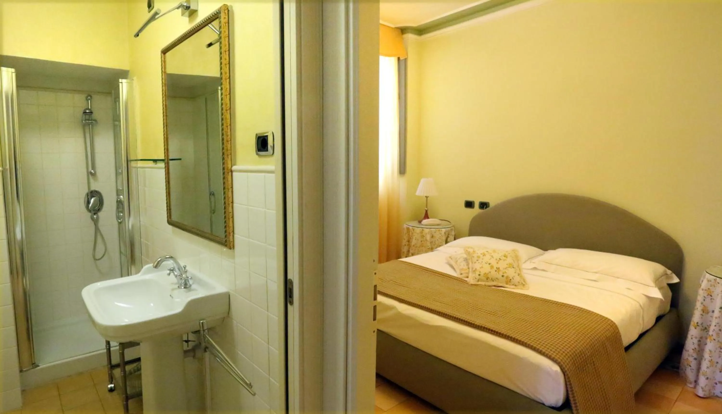 Bed in Albergo Castiglione Langhe