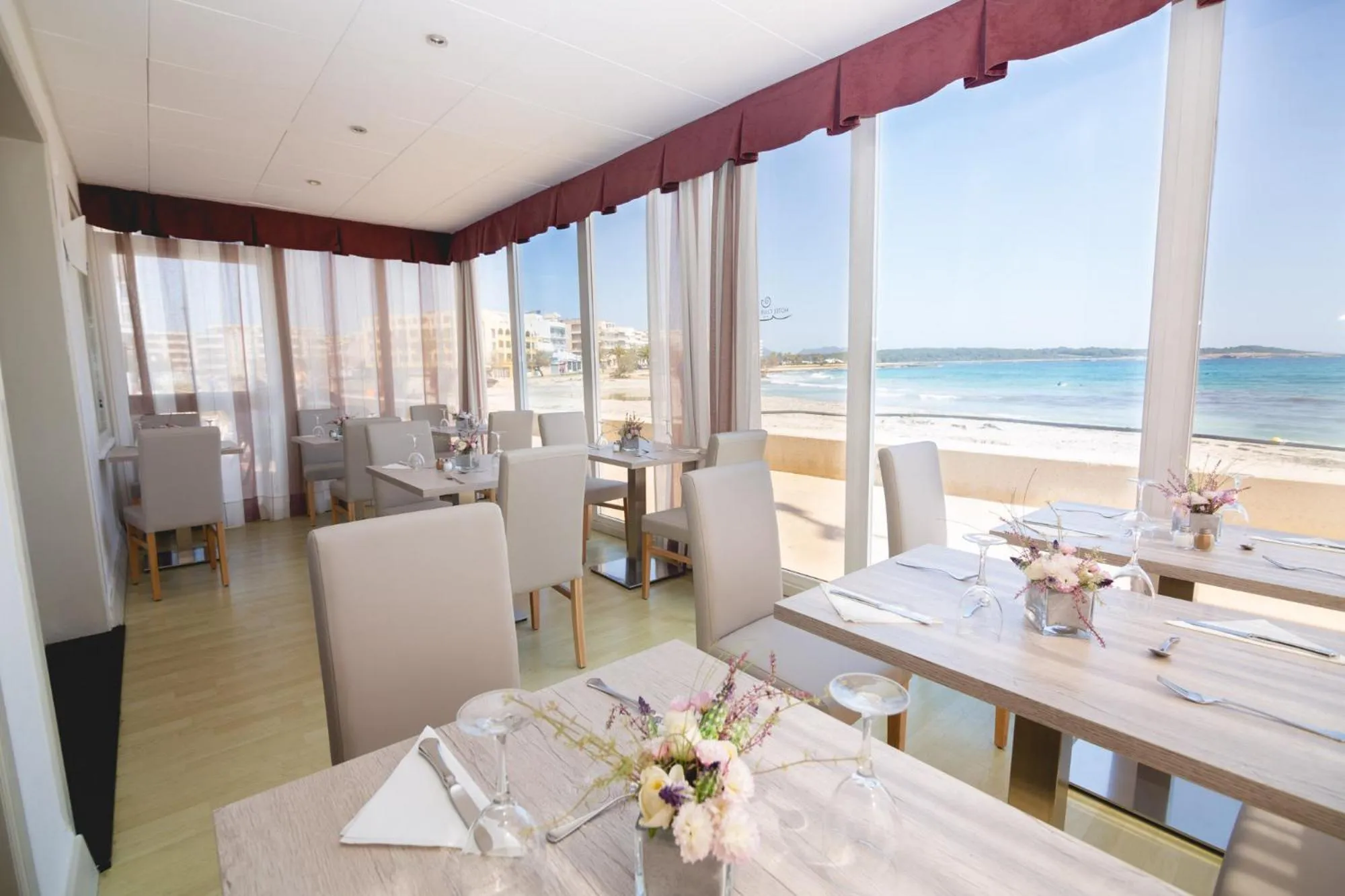 Dining area in Hotel Club S'Illot