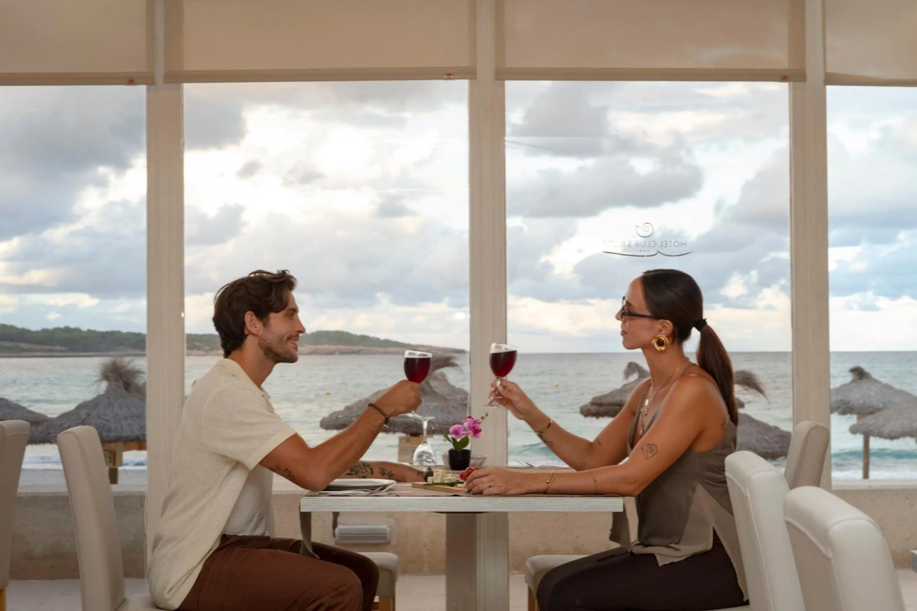 Restaurant/places to eat in Hotel Club S'Illot