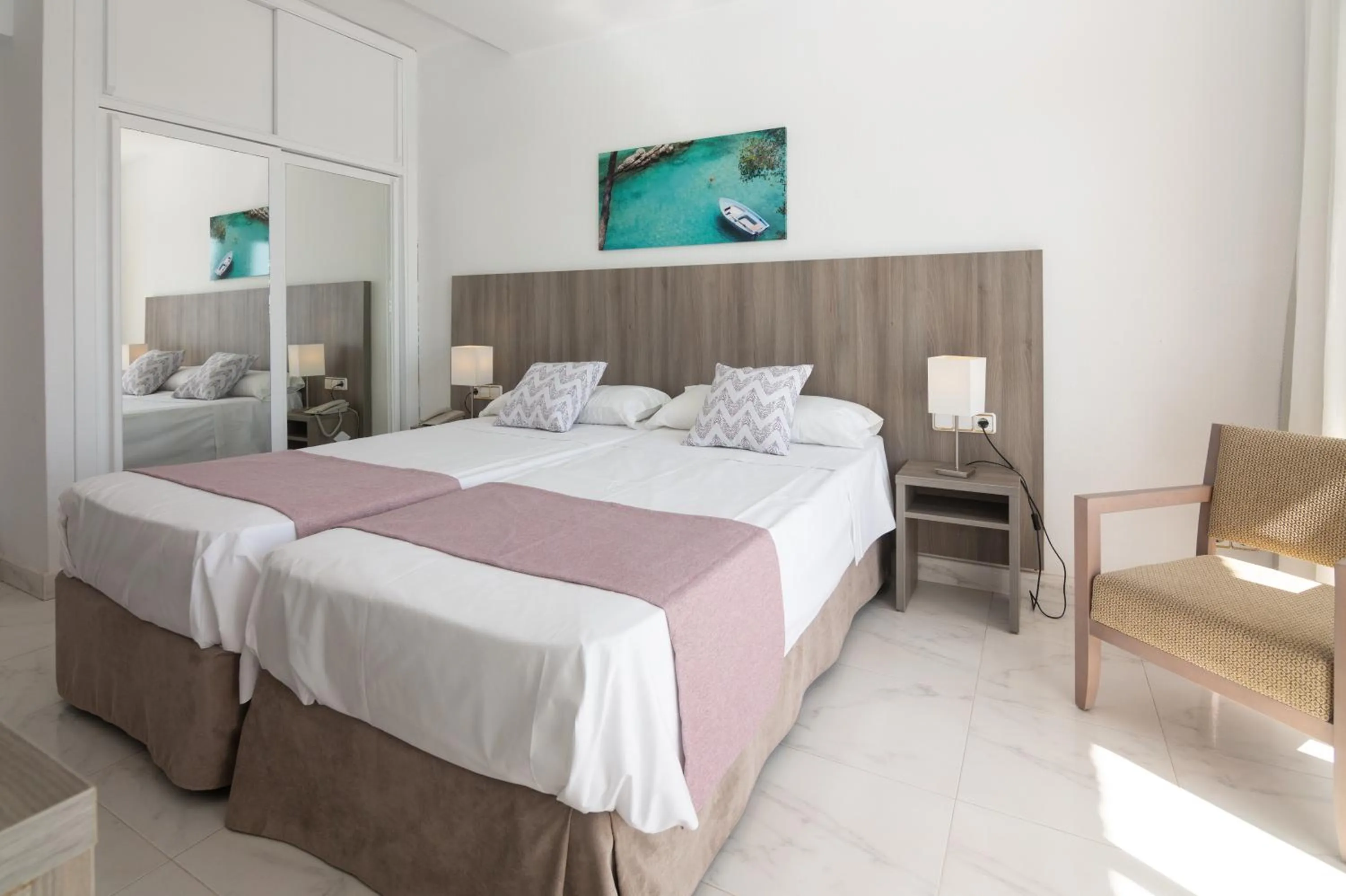 Bed in Hotel Club S'Illot