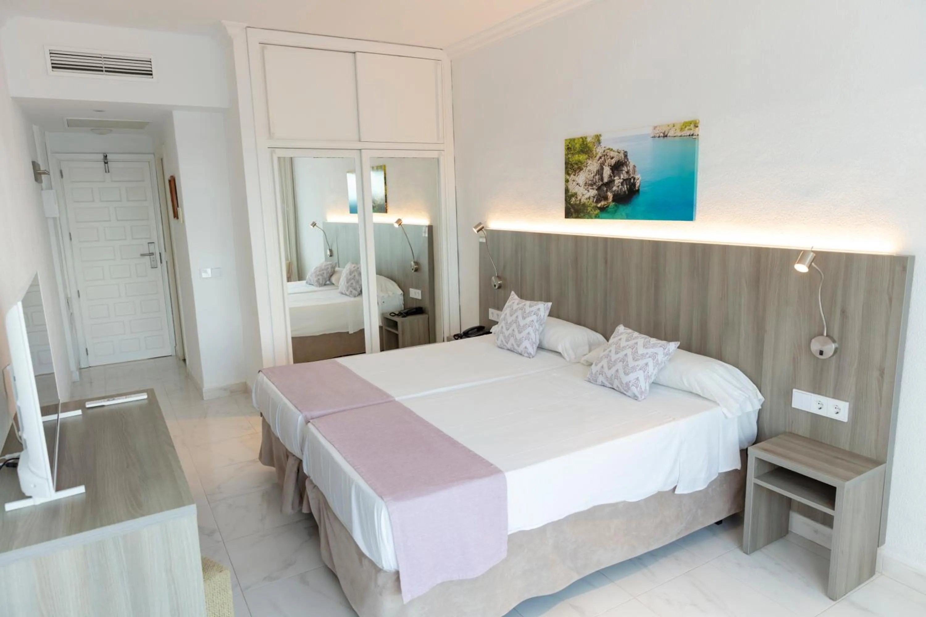 Bedroom, Bed in Hotel Club S'Illot