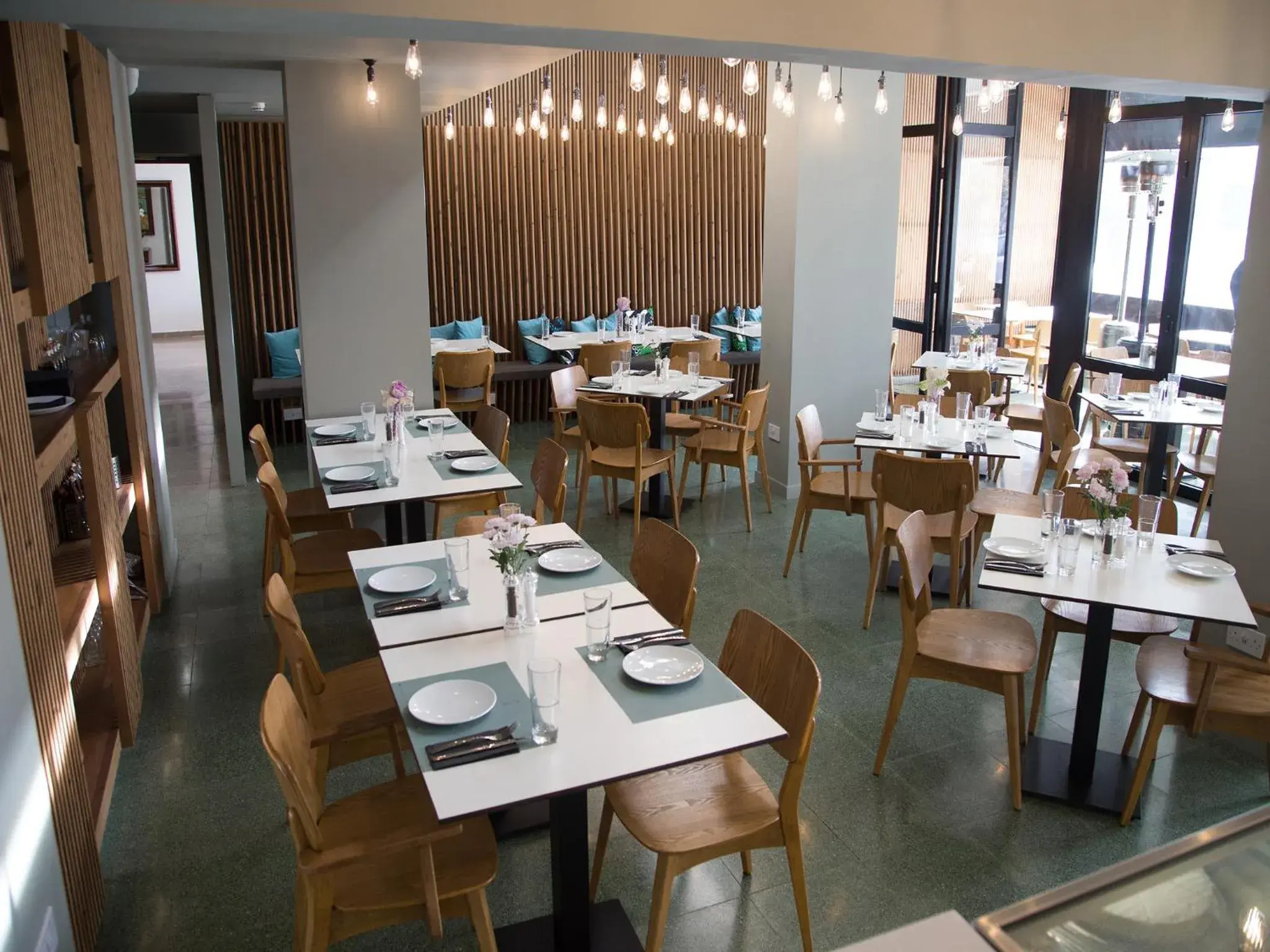 Restaurant/places to eat in Sunflower Hotel Apartments Restaurant/places to eat in Sunflower Hotel Apartments