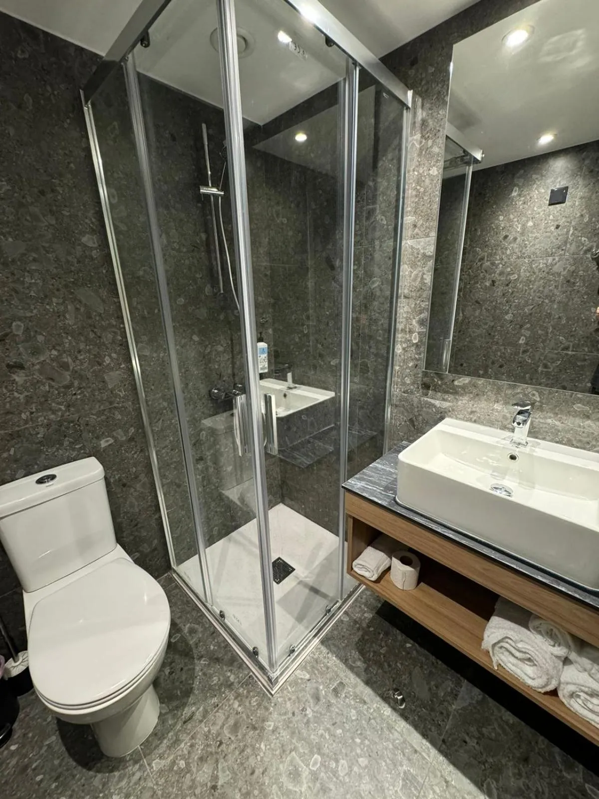 Shower in Sunflower Hotel Apartments