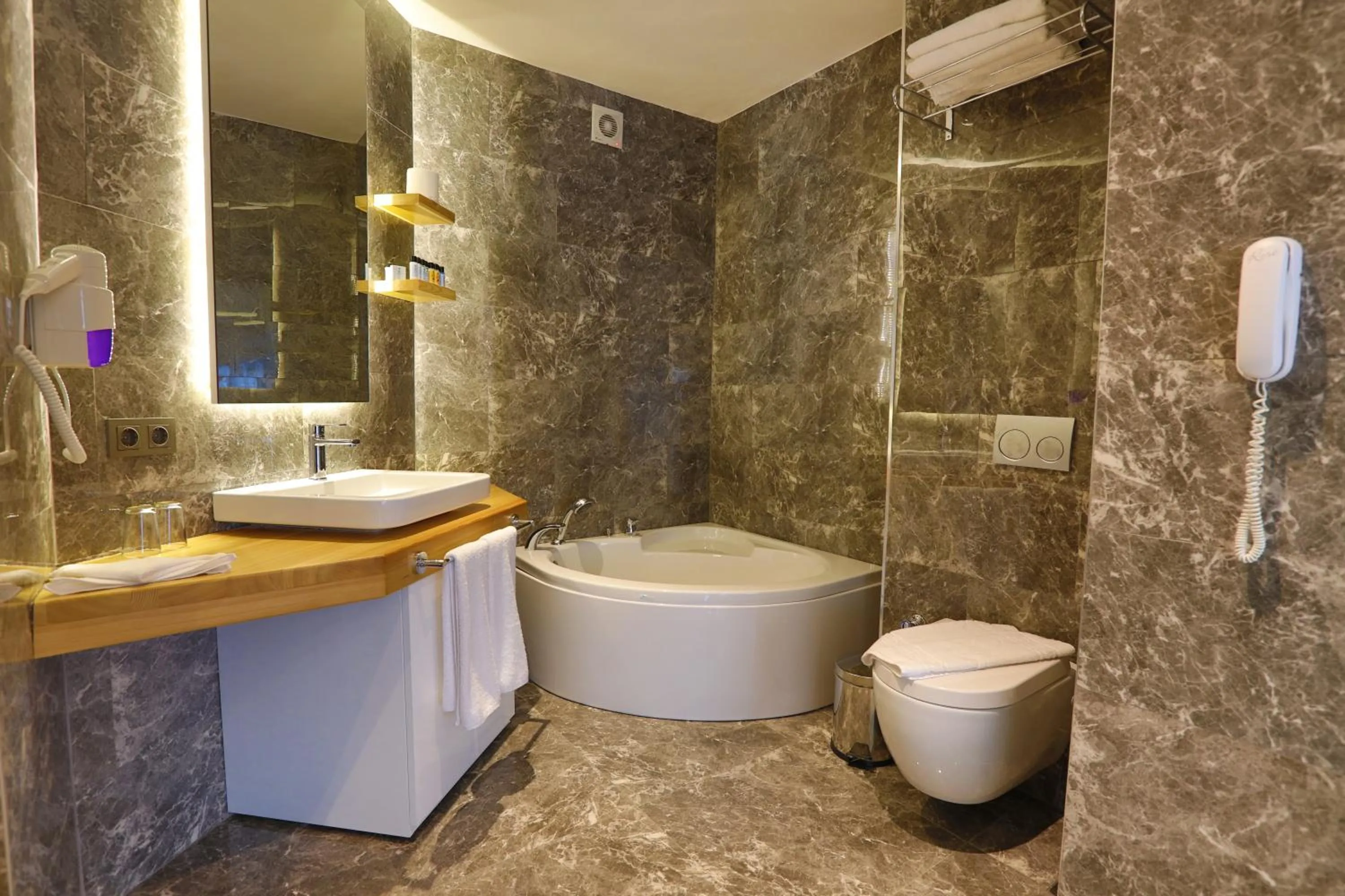 Bathroom in Hotel Vita Bella Resort & Spa