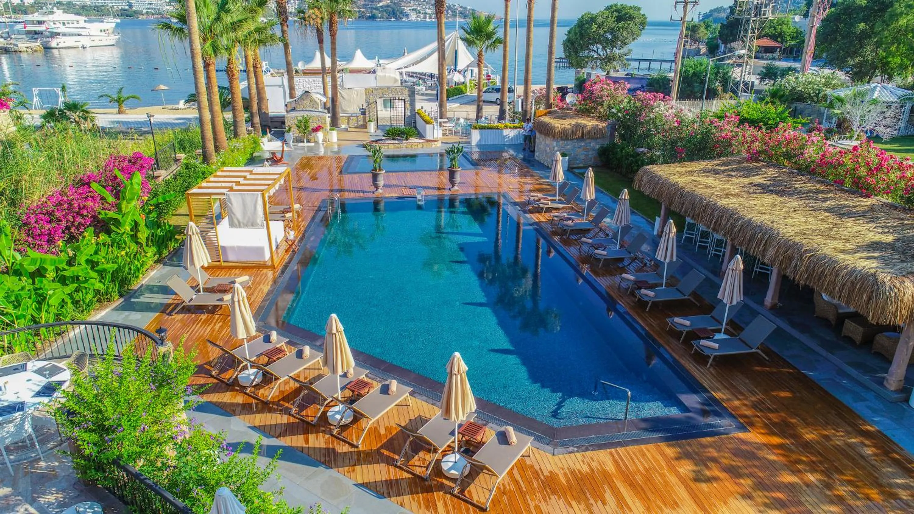 Swimming pool in Hotel Vita Bella Resort & Spa