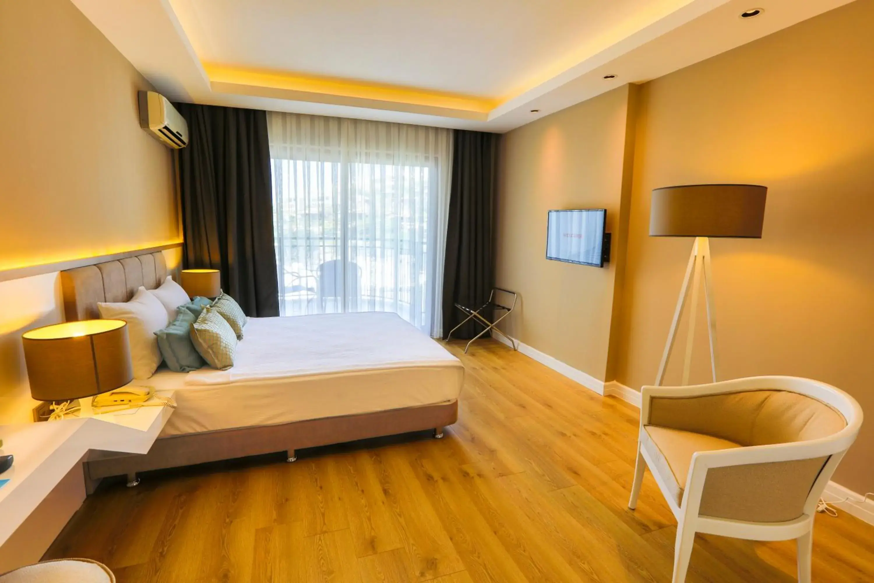 Standard Double or Twin Room with Partial Sea View in Hotel Vita Bella Resort & Spa Standard Double or Twin Room with Partial Sea View in Hotel Vita Bella Resort & Spa