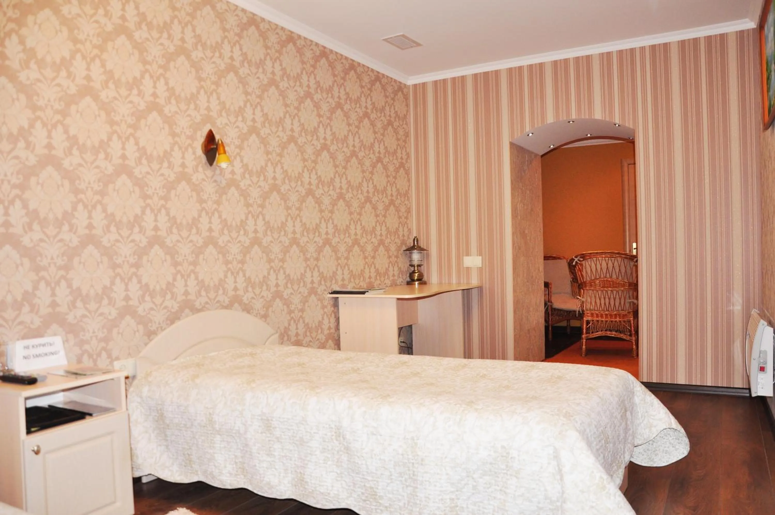 Photo of the whole room, Bed in Evropeyskiy