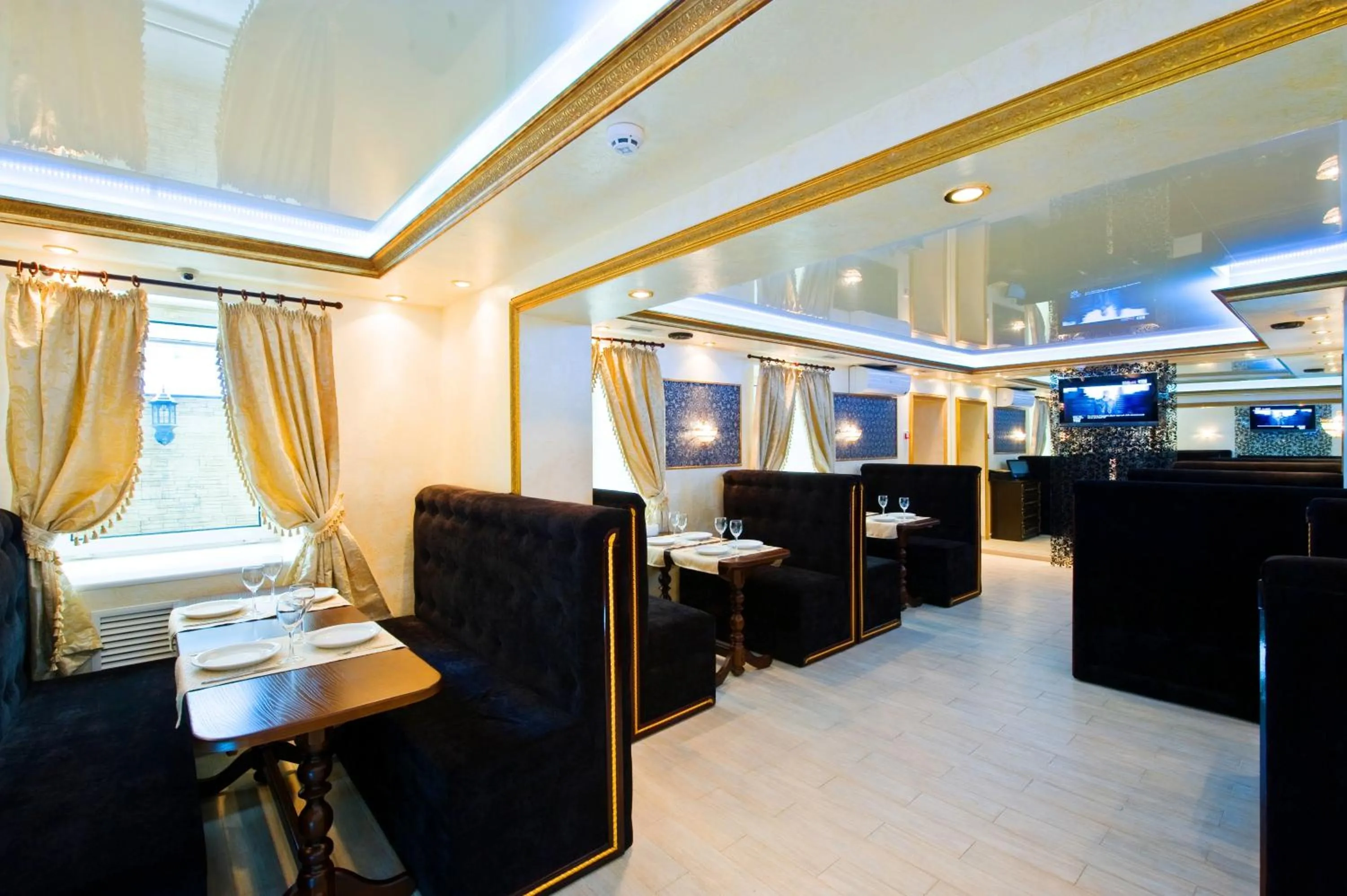 Restaurant/places to eat in Evropeyskiy
