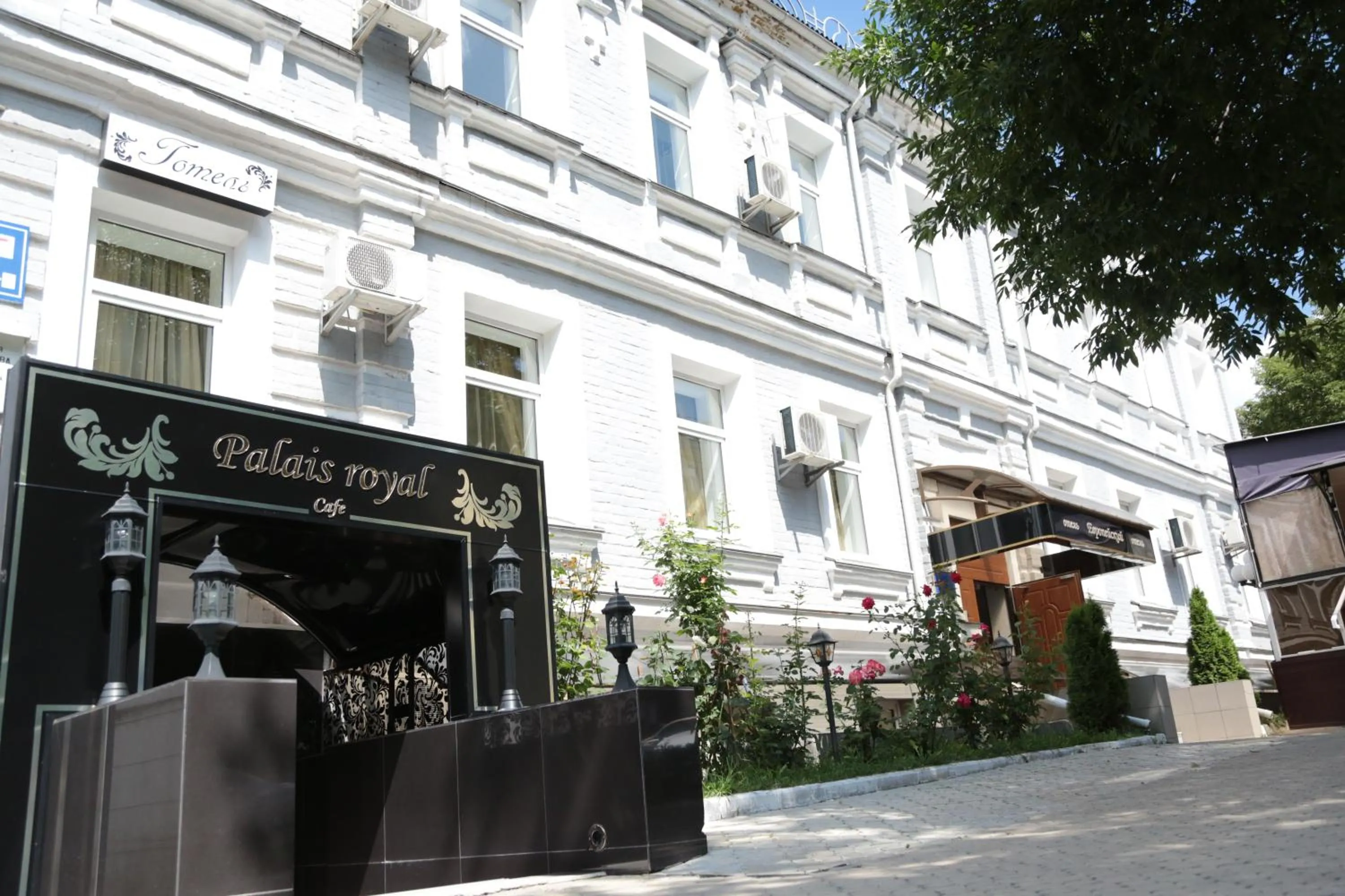 Facade/entrance in Evropeyskiy