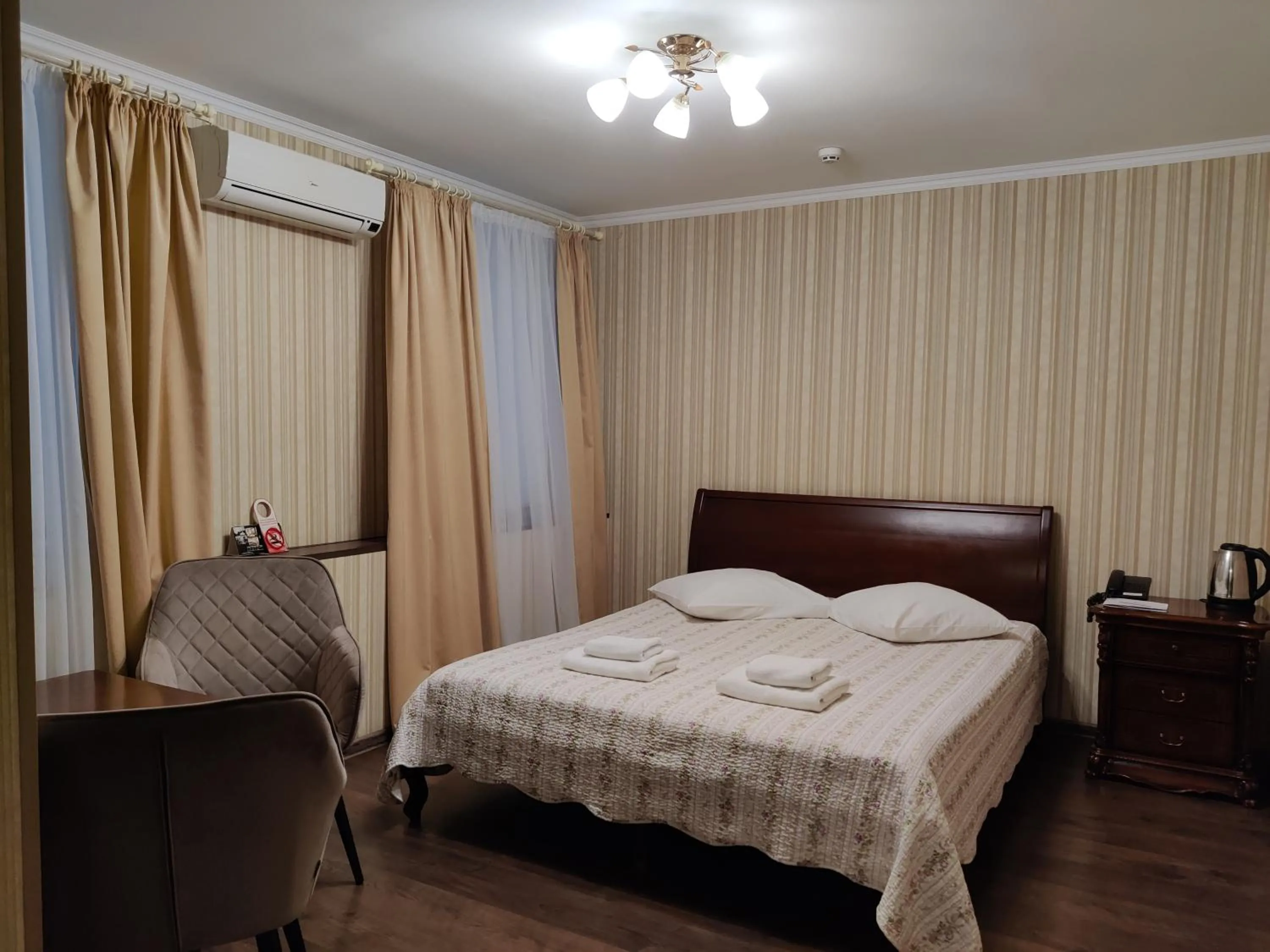 Bed in Evropeyskiy