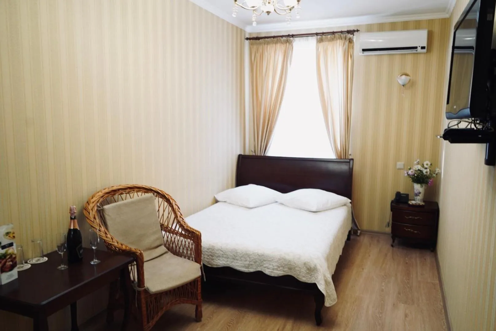 Bed in Evropeyskiy